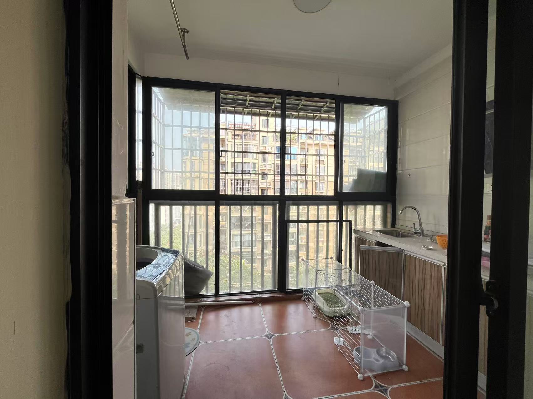 三江花中城  2室1厅1卫    1900.0元/月室内图