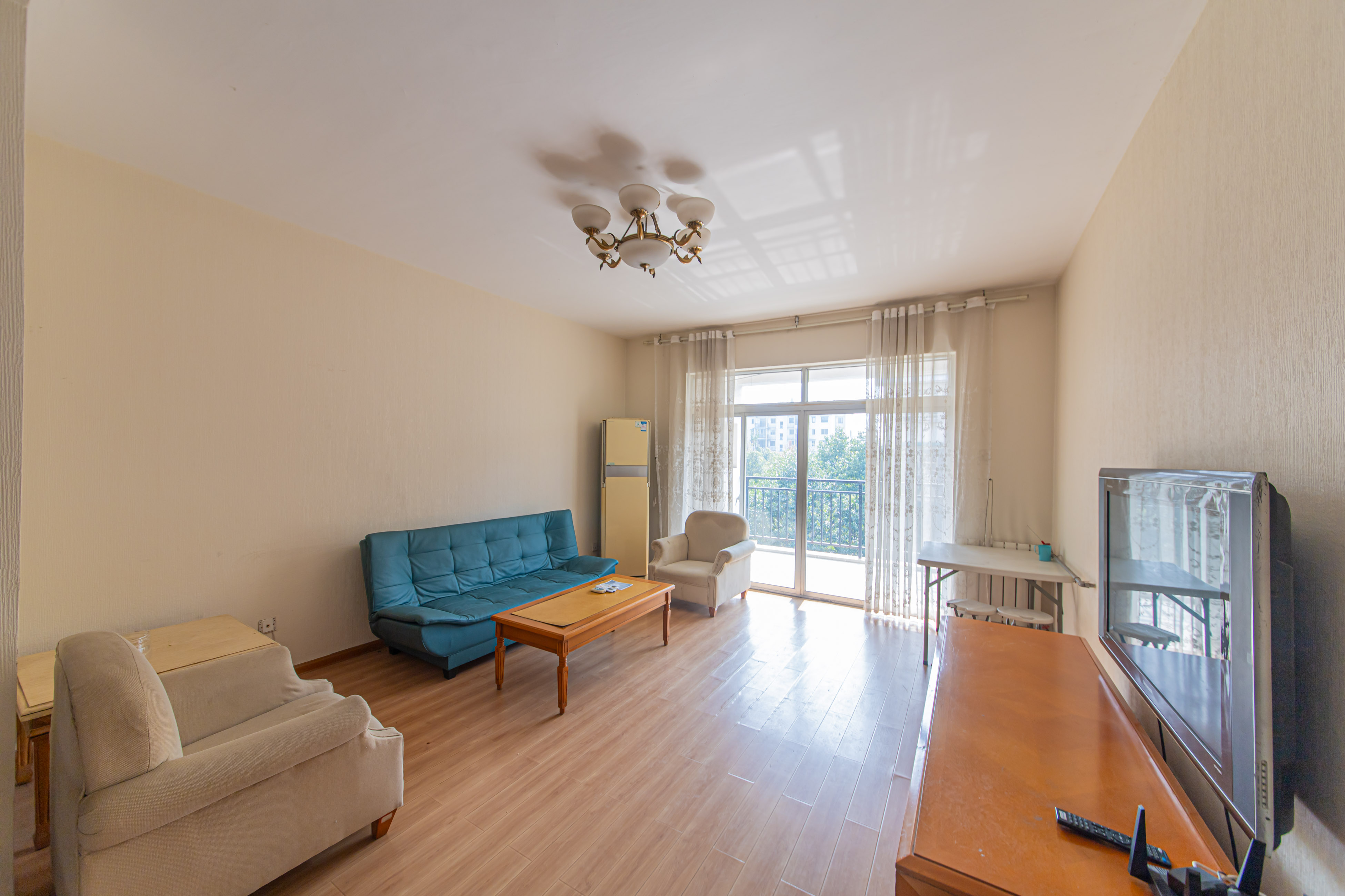 九峰小区(一二三四区)  3室2厅2卫    168.8万 九峰小区(一二三四区)  3室2厅2卫    168.8万客厅