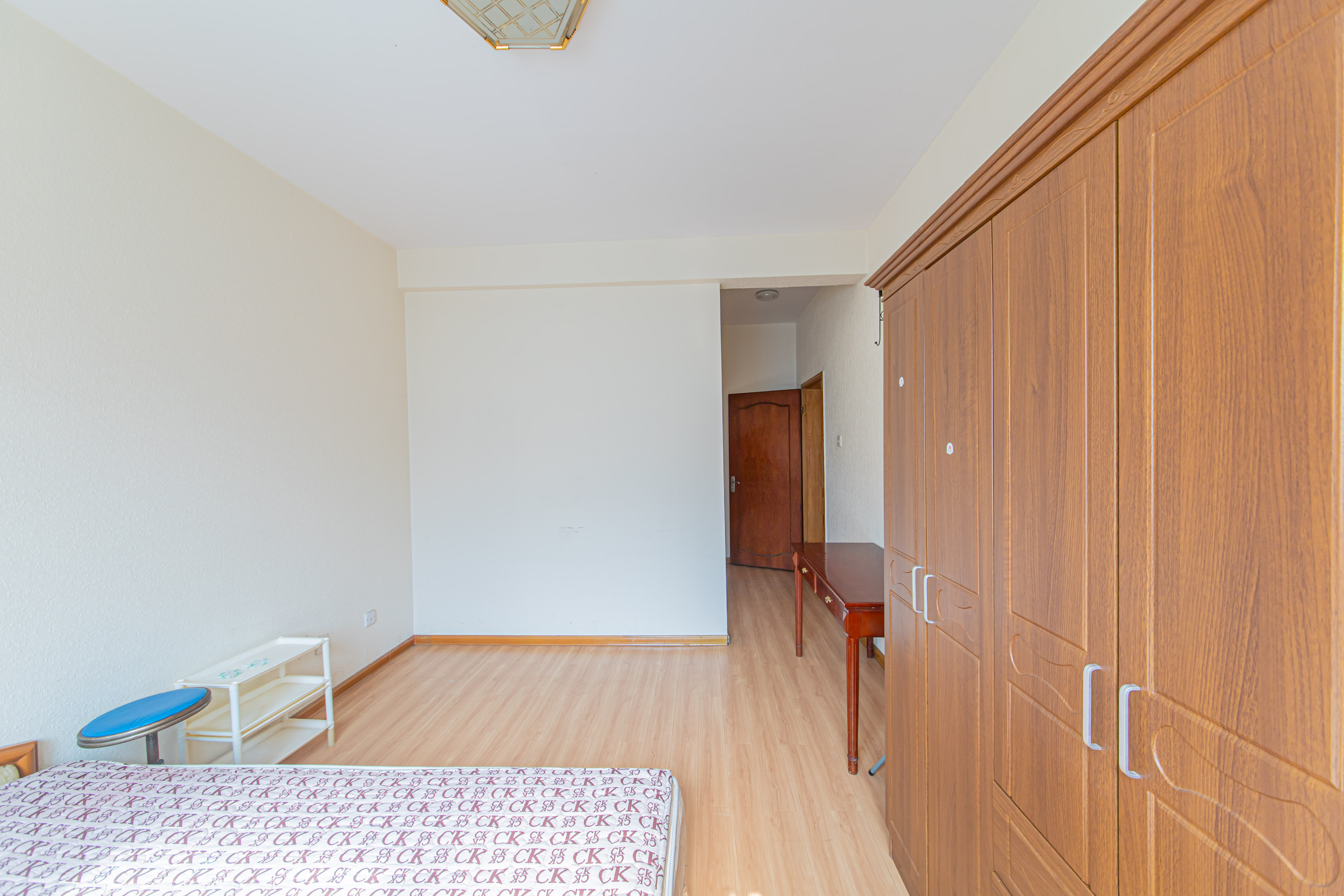 九峰小区(一二三四区)  3室2厅2卫    168.8万 九峰小区(一二三四区)  3室2厅2卫    168.8万卧室