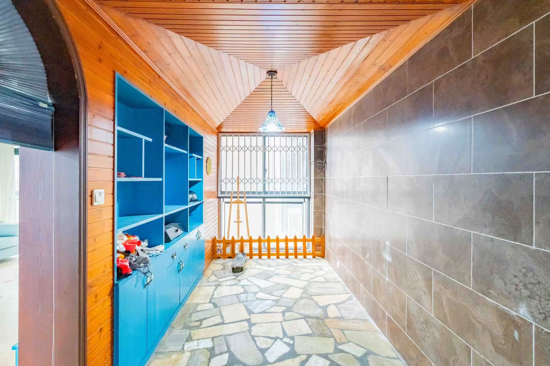 藏珑湖上国际花园 3室2厅2卫 3800.0元/月 藏珑湖上国际花园 3室2厅2卫 3800.0元/月室内图