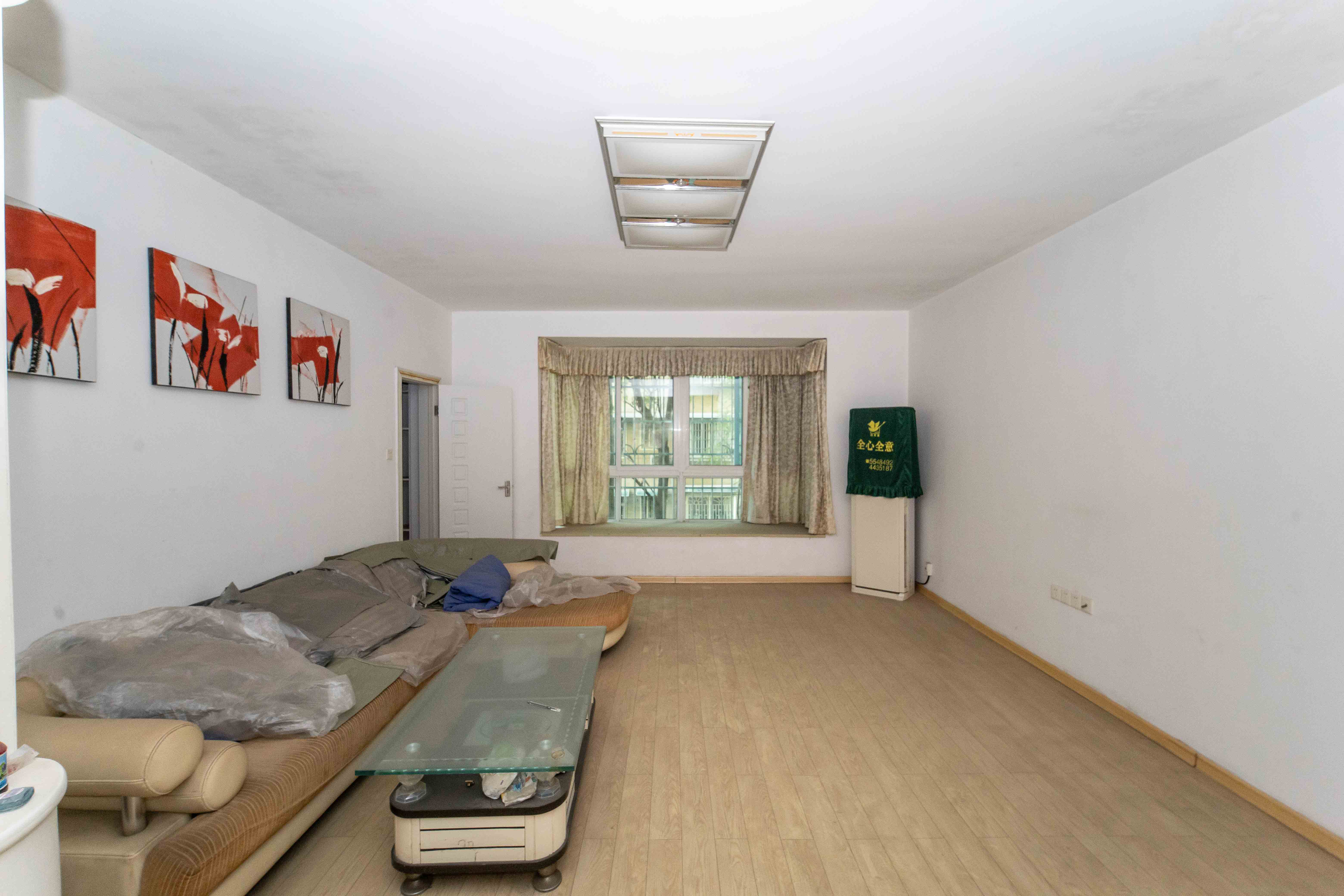 留香雅苑 3室2厅2卫 99.8万 留香雅苑 3室2厅2卫 99.8万客厅