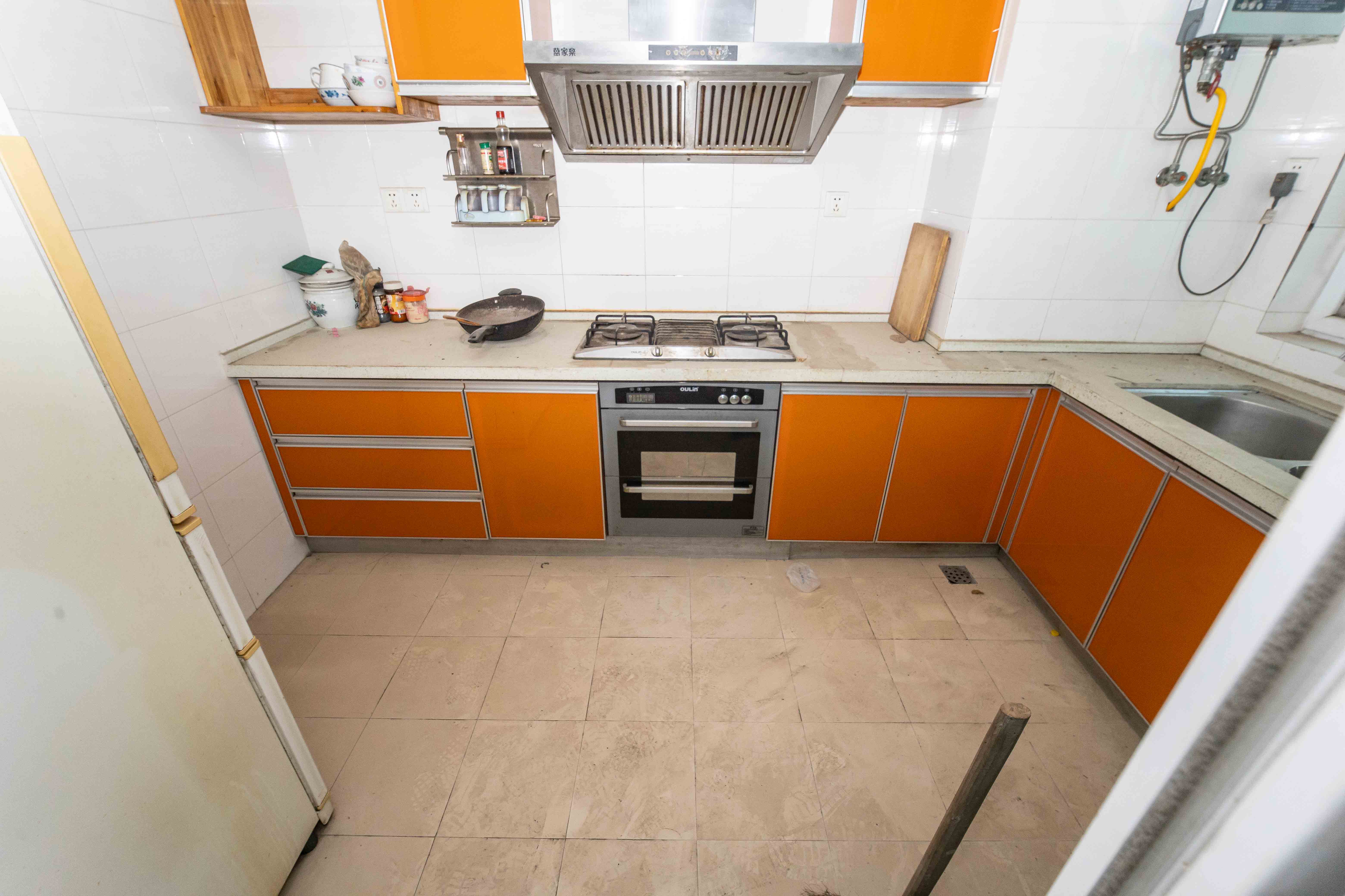 留香雅苑  3室2厅2卫    99.8万厨房