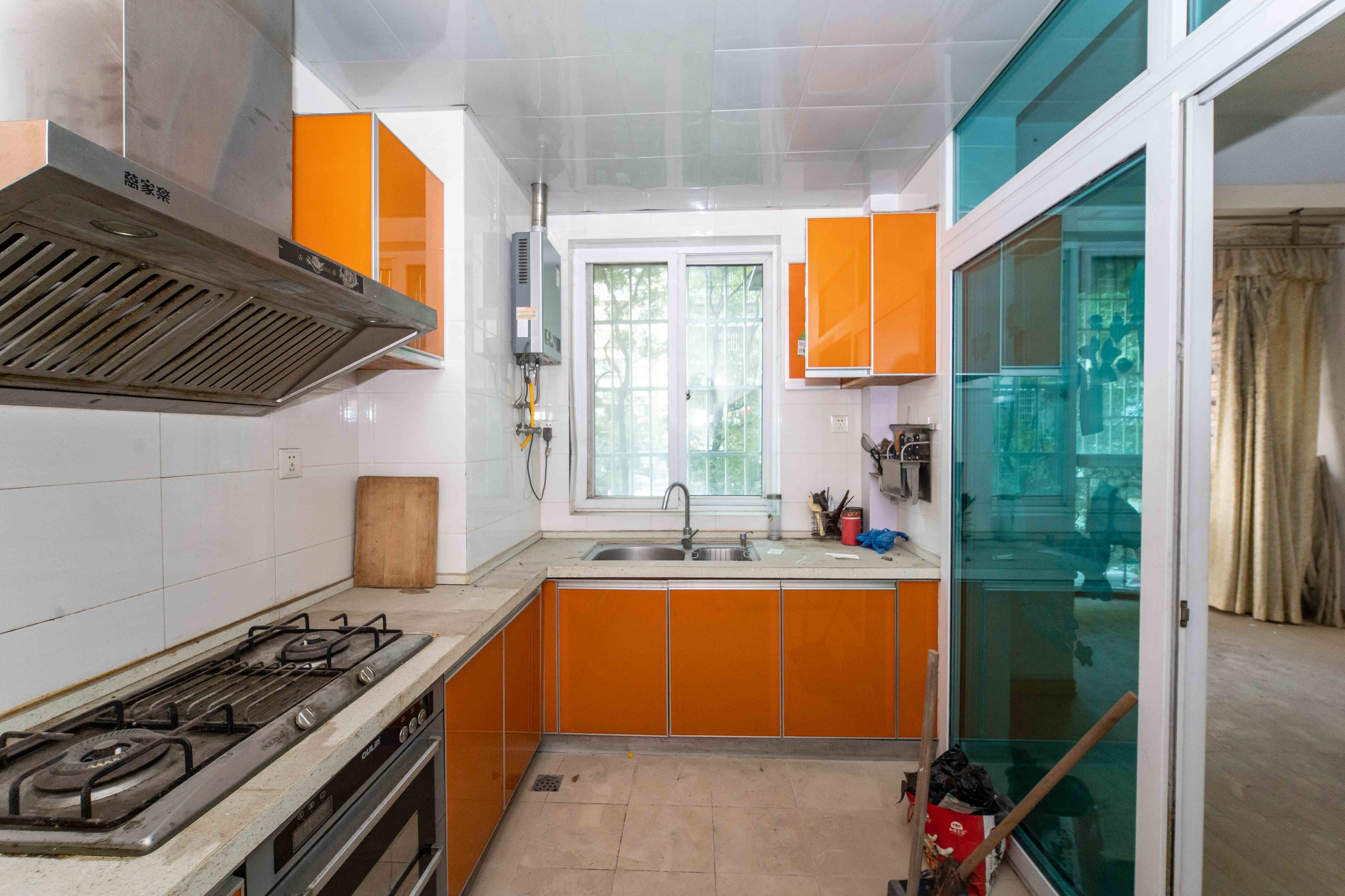 留香雅苑  3室2厅2卫    99.8万厨房