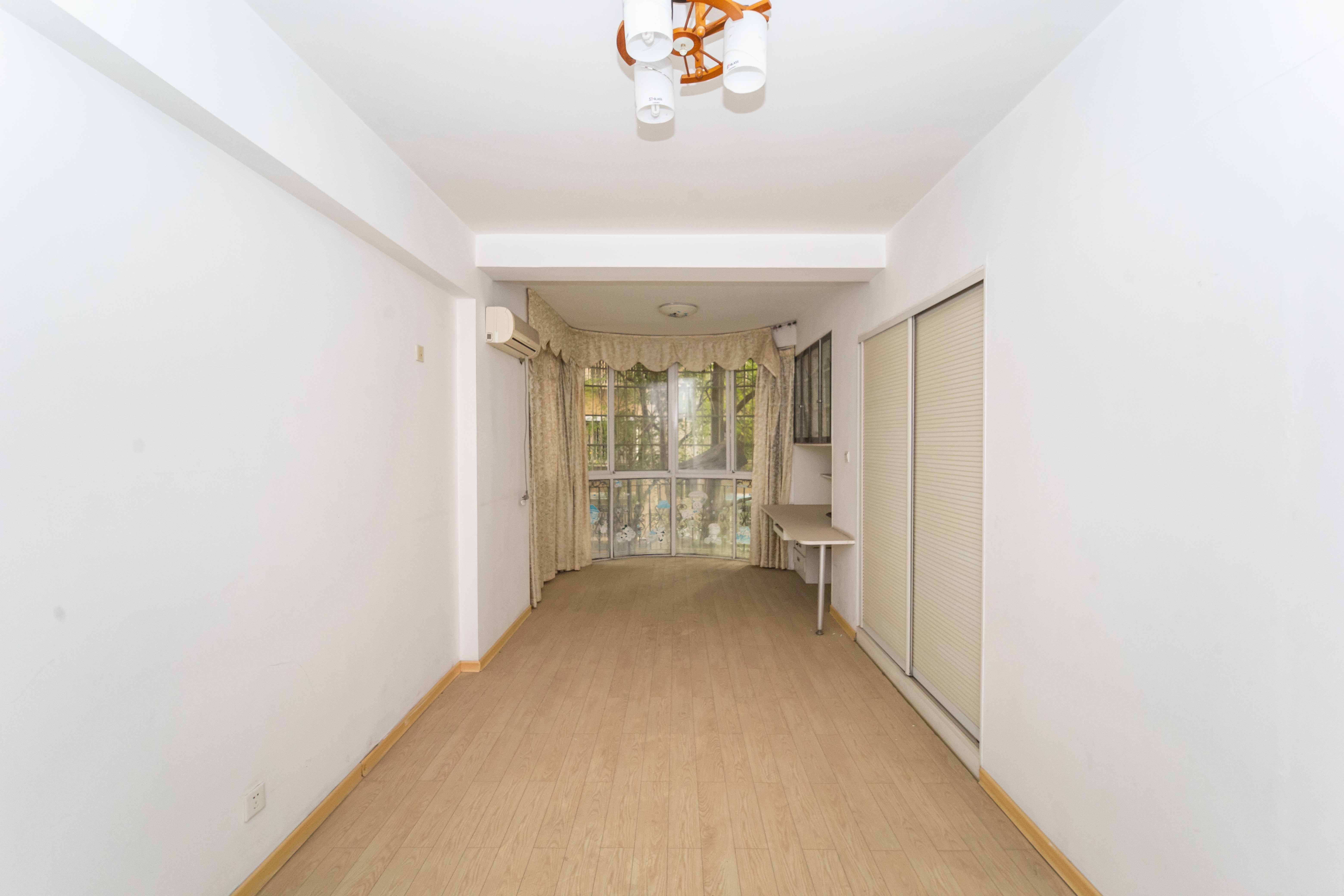 留香雅苑  3室2厅2卫    99.8万卧室