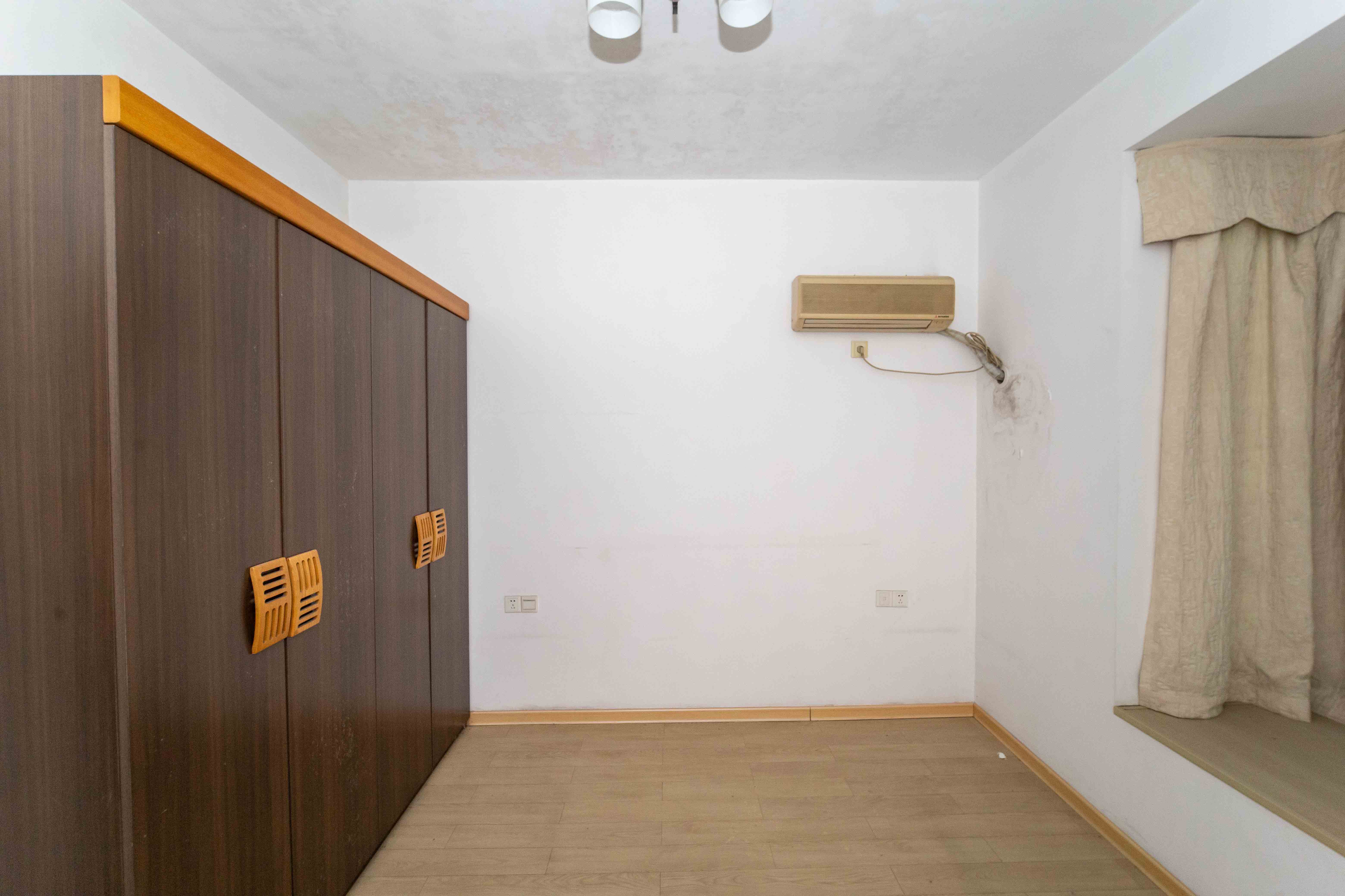 留香雅苑  3室2厅2卫    99.8万卧室