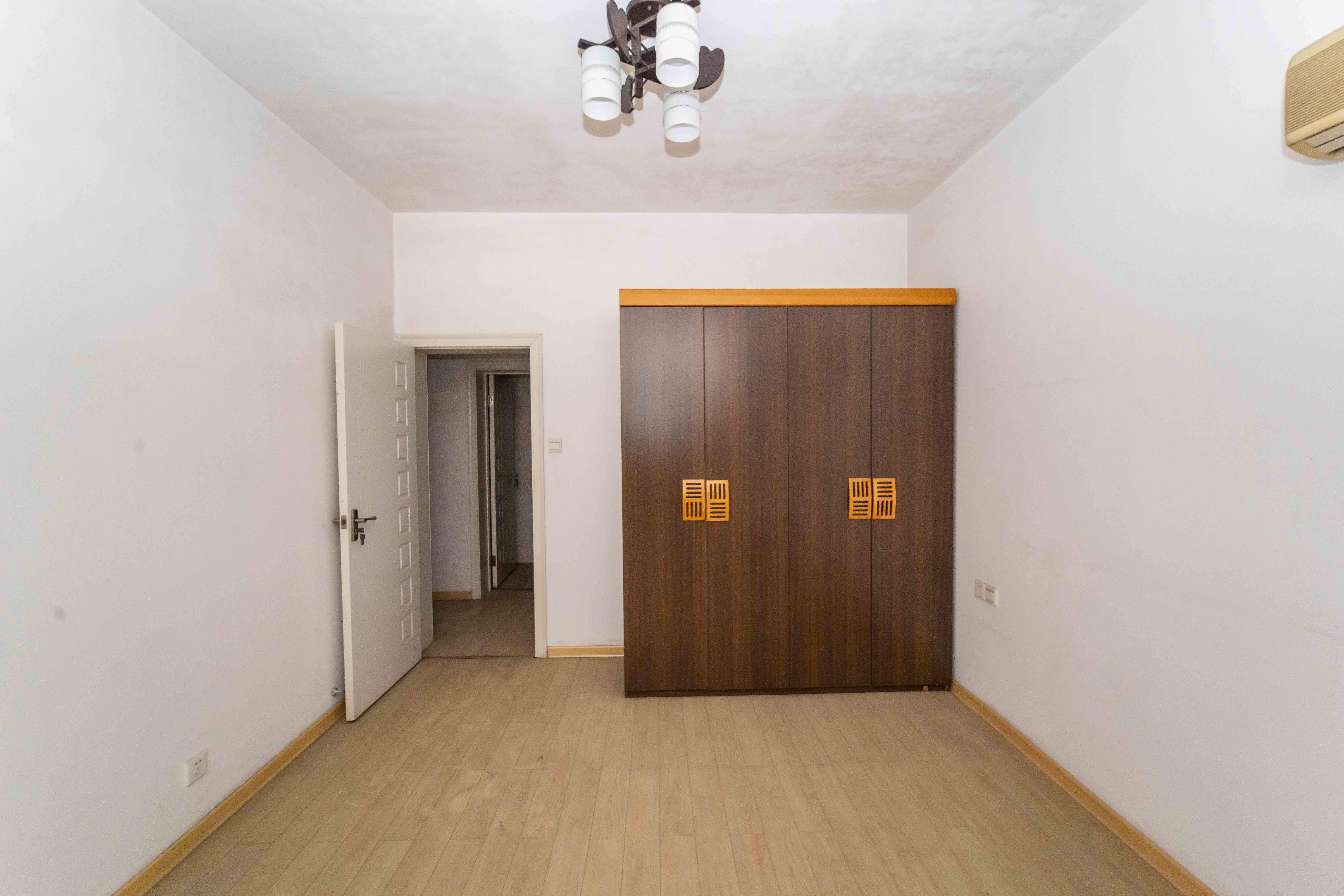 留香雅苑  3室2厅2卫    99.8万卧室