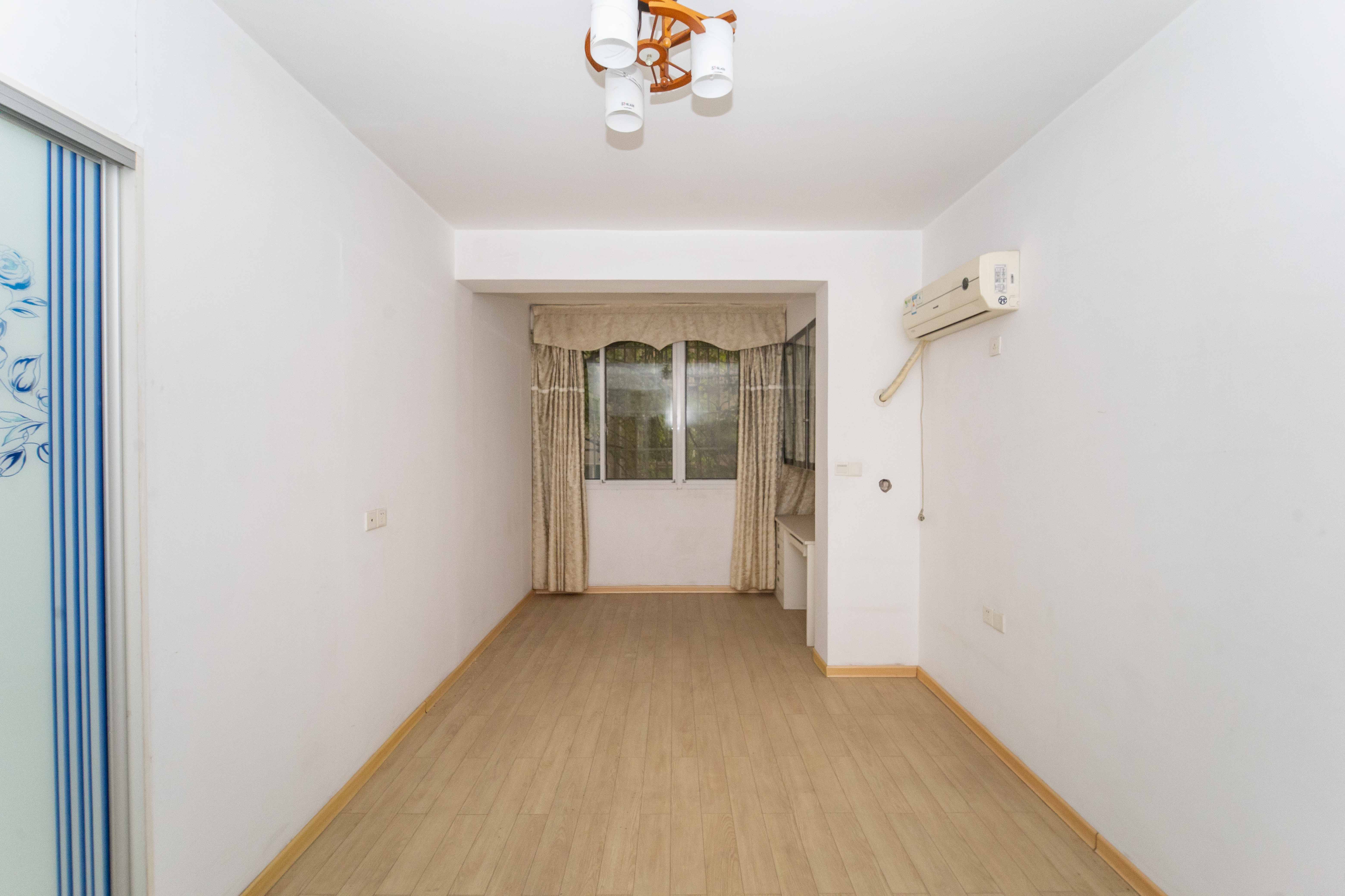 留香雅苑  3室2厅2卫    99.8万卧室