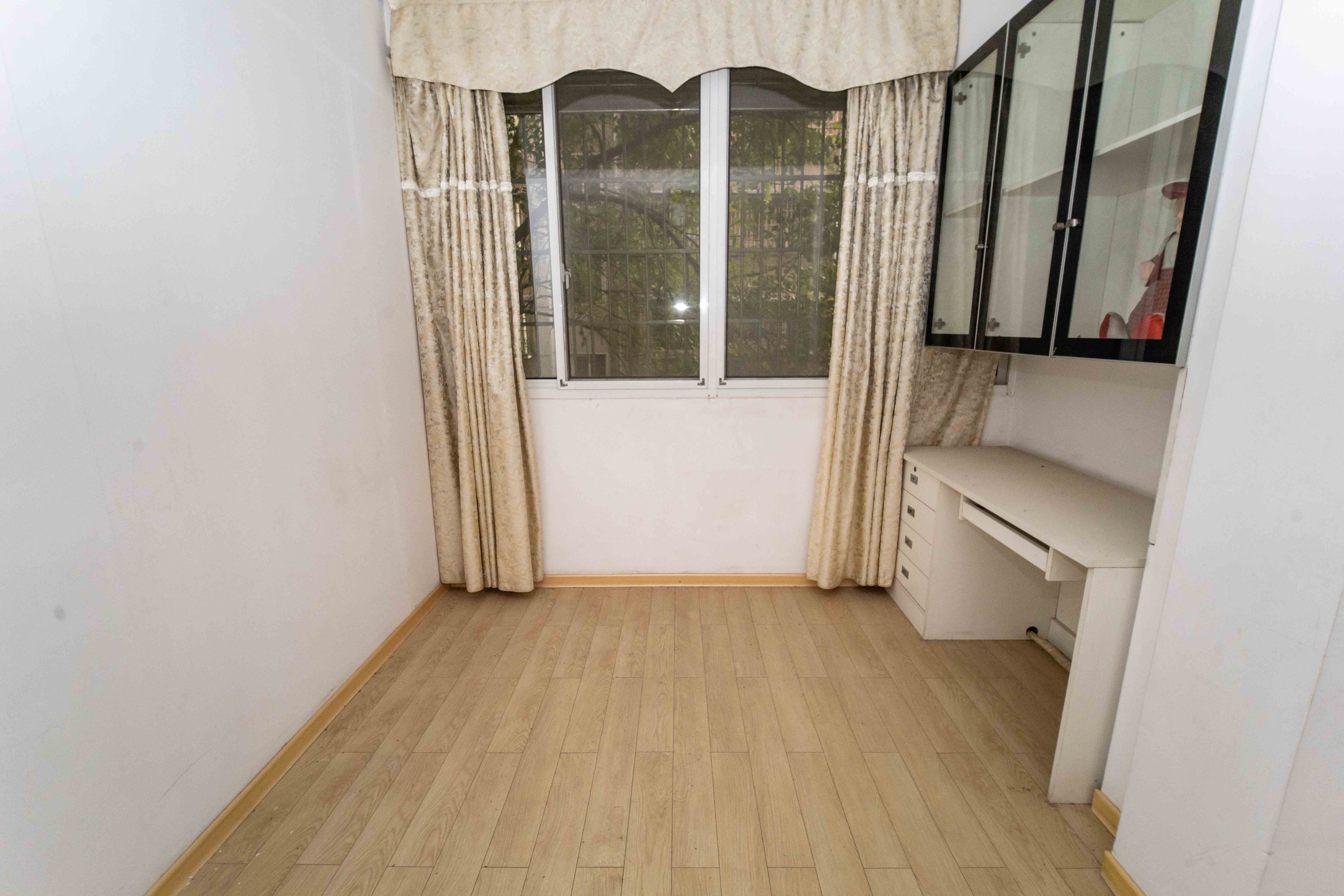 留香雅苑  3室2厅2卫    99.8万阳台