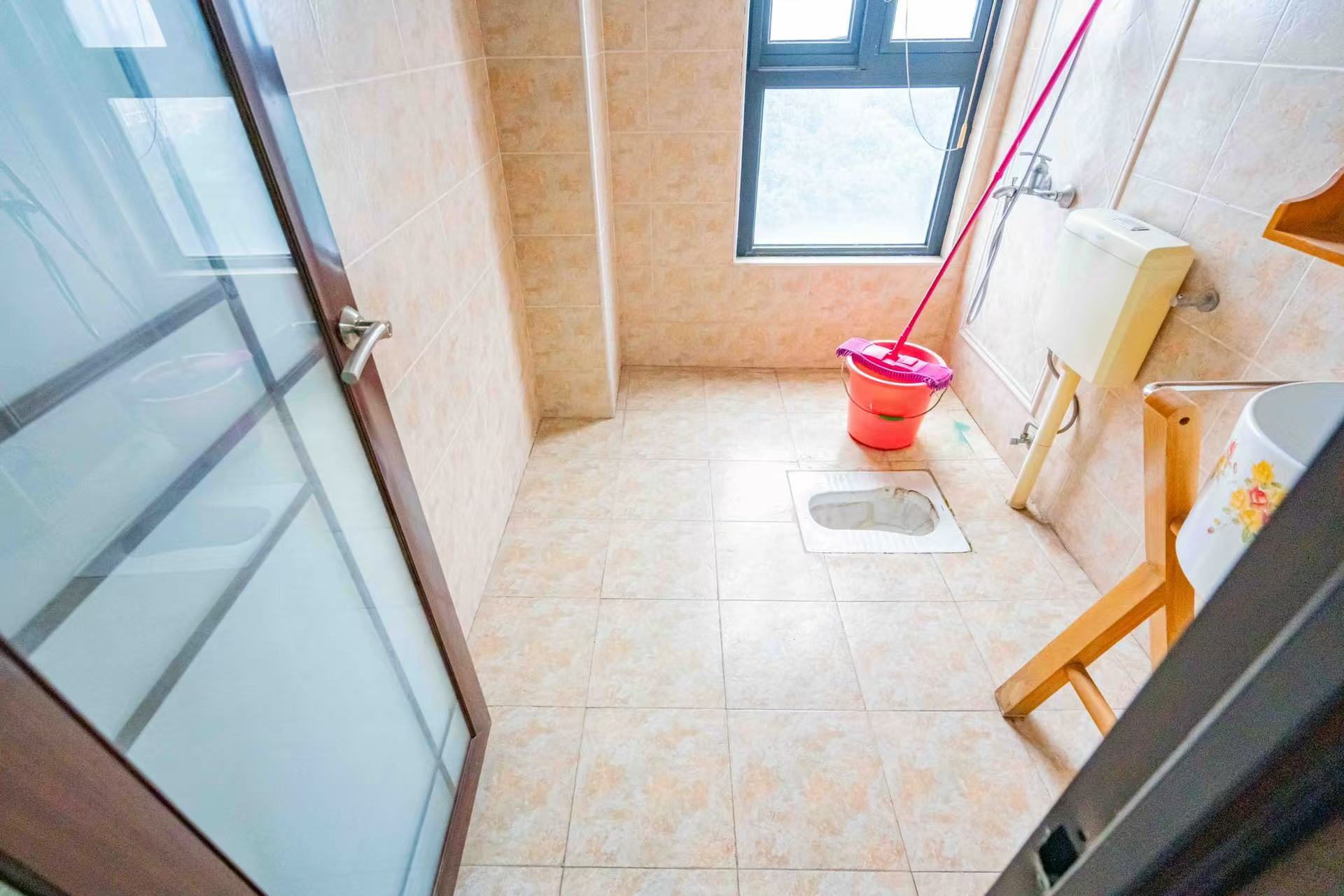 藏珑湖上国际花园 3室2厅2卫 3800.0元/月 藏珑湖上国际花园 3室2厅2卫 3800.0元/月室内图