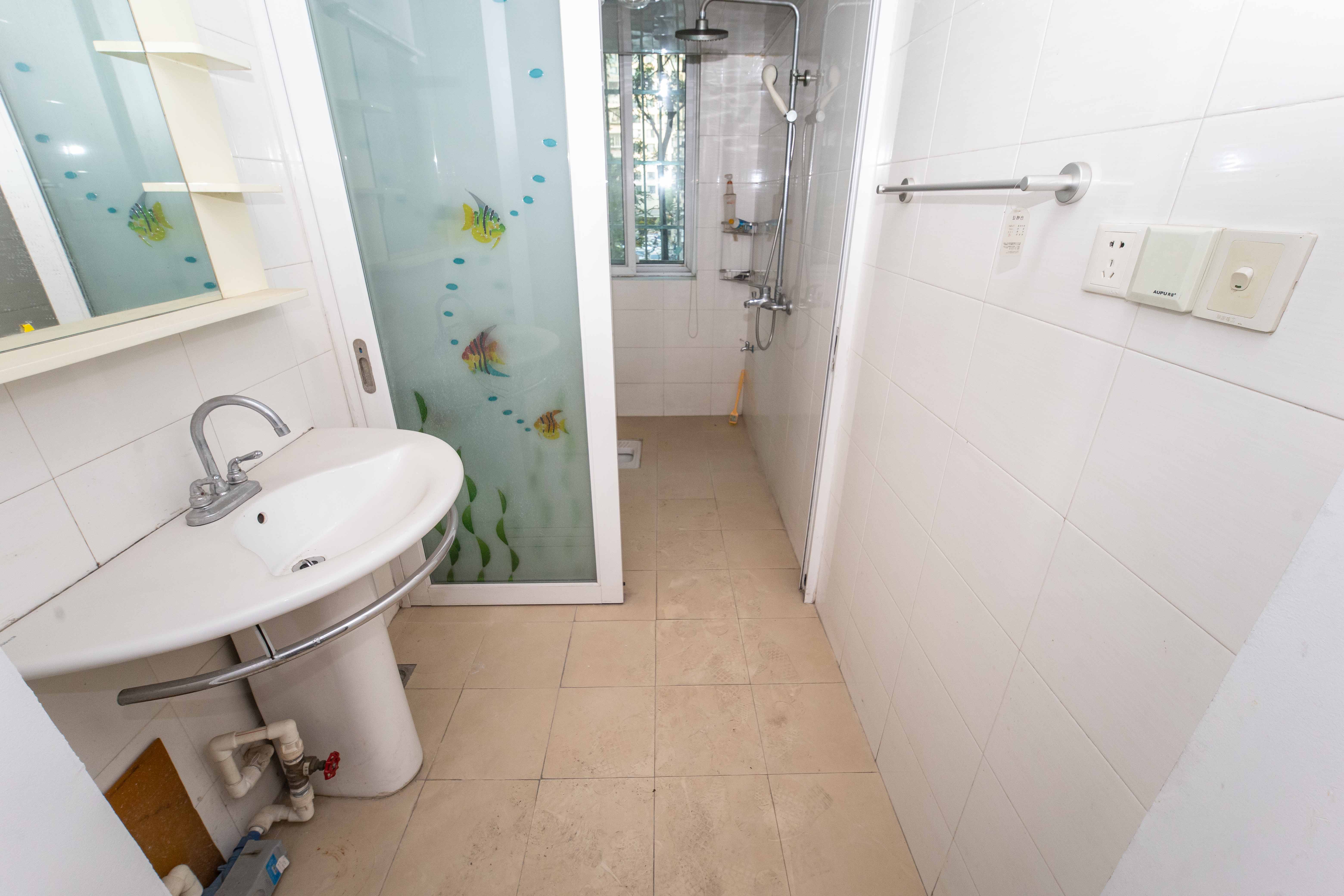 留香雅苑  3室2厅2卫    99.8万卫生间