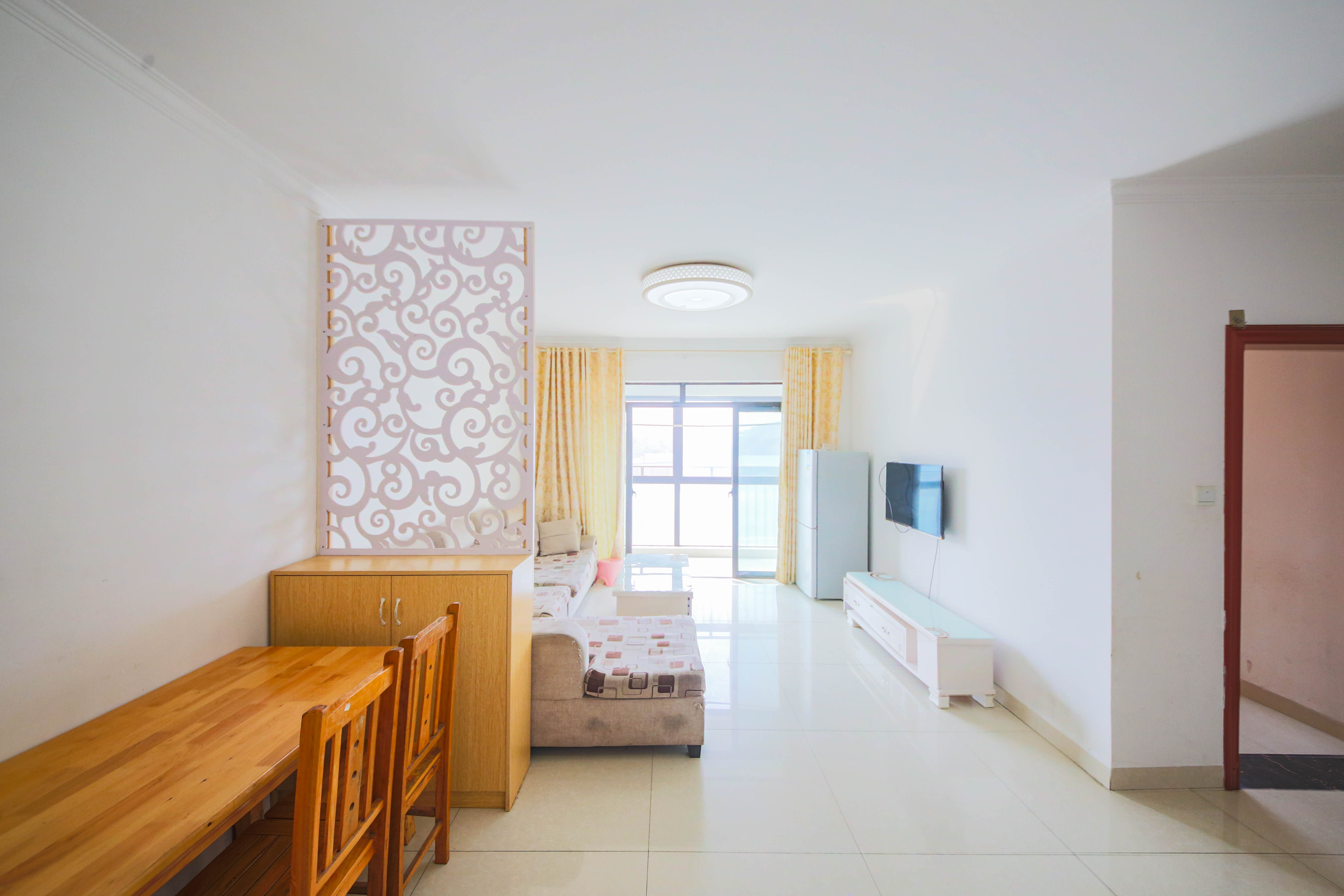 夏威夷碧水春城(碧桂园城市花园)  3室2厅1卫    78.0万 夏威夷碧水春城(碧桂园城市花园)  3室2厅1卫    78.0万客厅