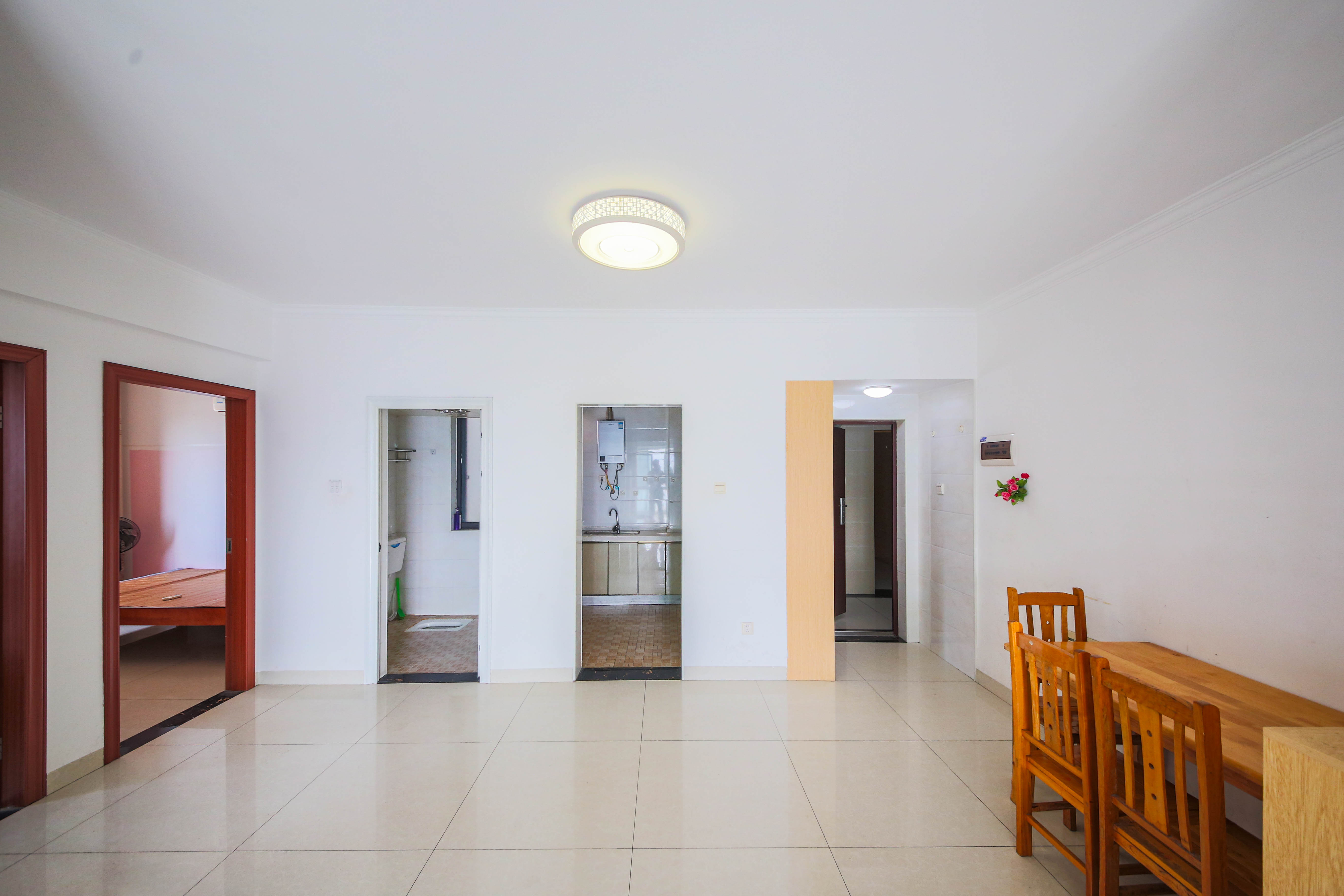 夏威夷碧水春城(碧桂园城市花园)  3室2厅1卫    78.0万 夏威夷碧水春城(碧桂园城市花园)  3室2厅1卫    78.0万客厅