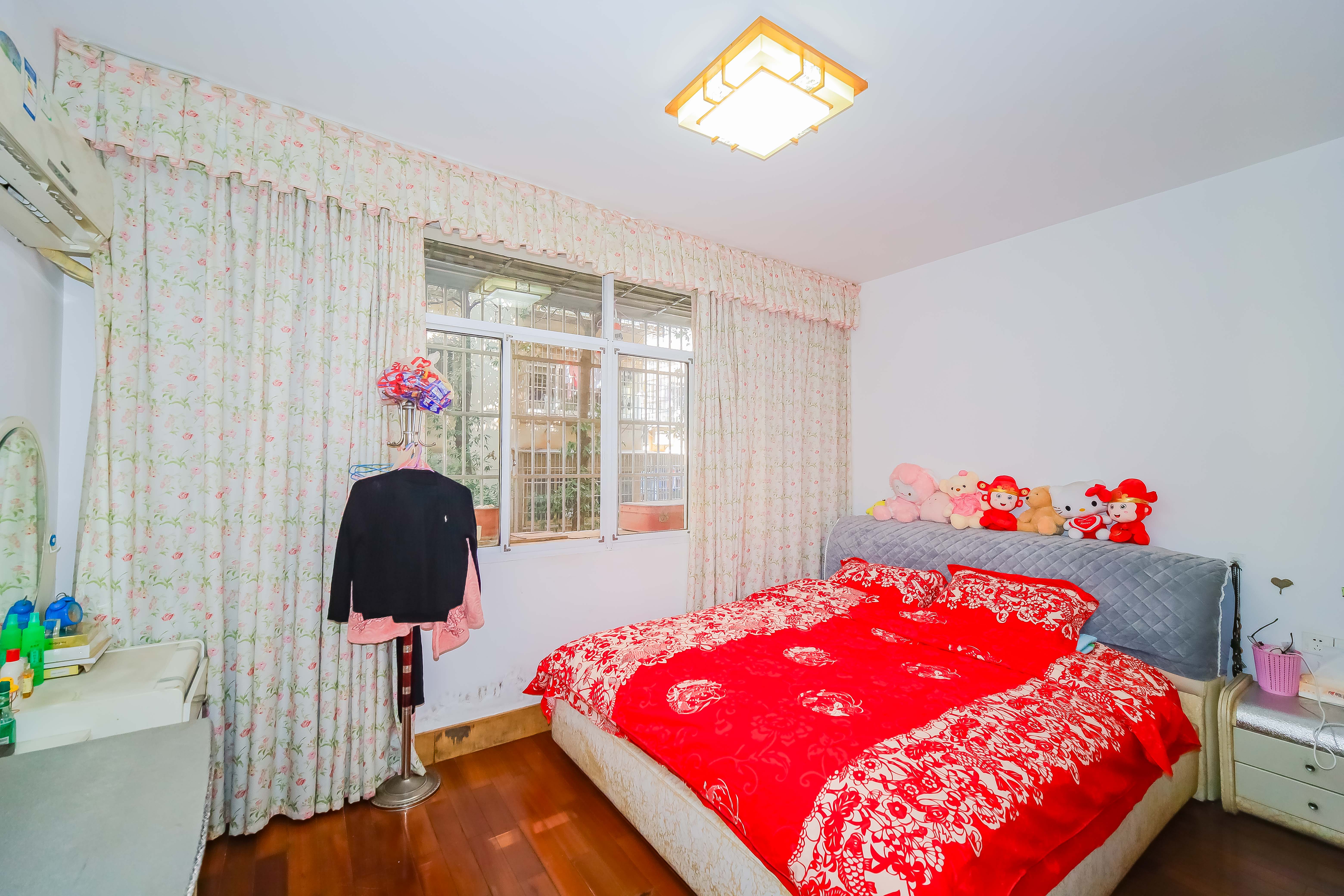 东塘电力院  3室2厅1卫    82.0万 东塘电力院  3室2厅1卫    82.0万卧室