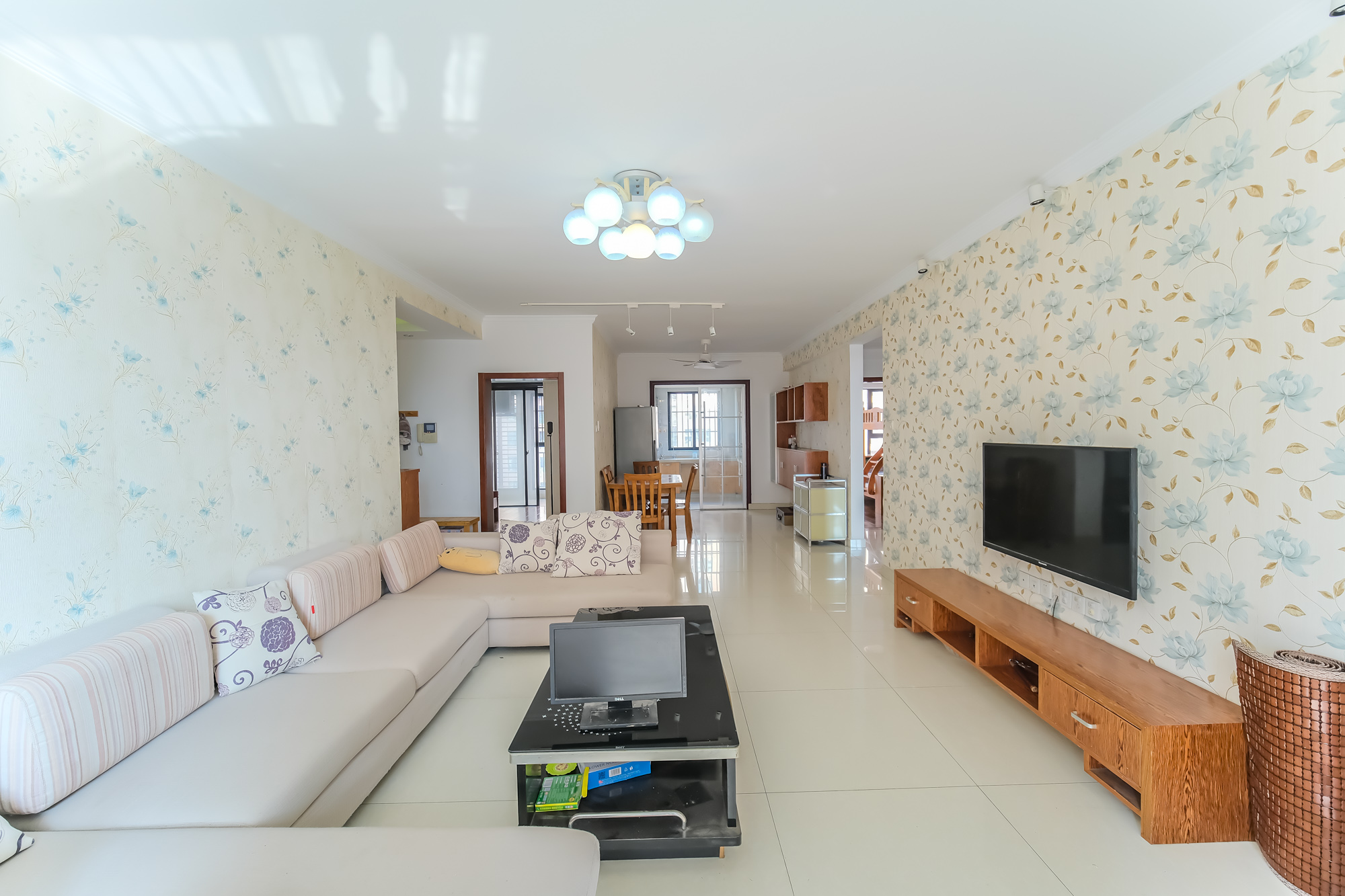 三一街区 3室2厅2卫 92.8万 三一街区 3室2厅2卫 92.8万客厅