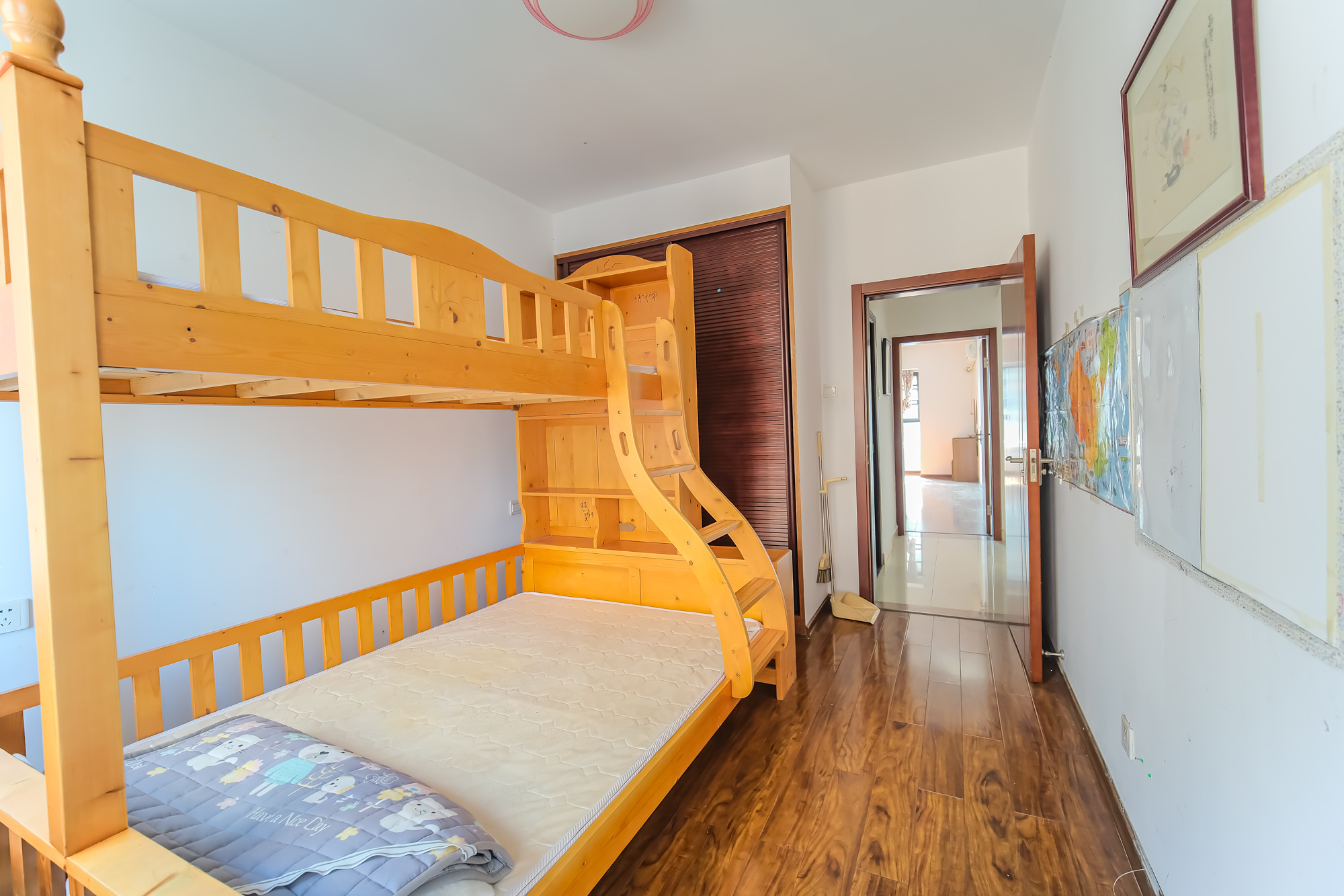 三一街区 3室2厅2卫 92.8万 三一街区 3室2厅2卫 92.8万卧室