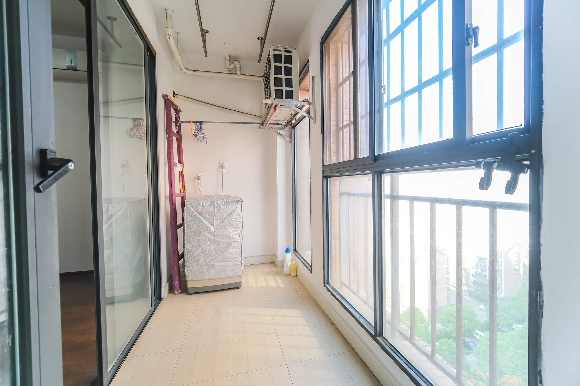 三一街区  3室2厅2卫   92.80万阳台