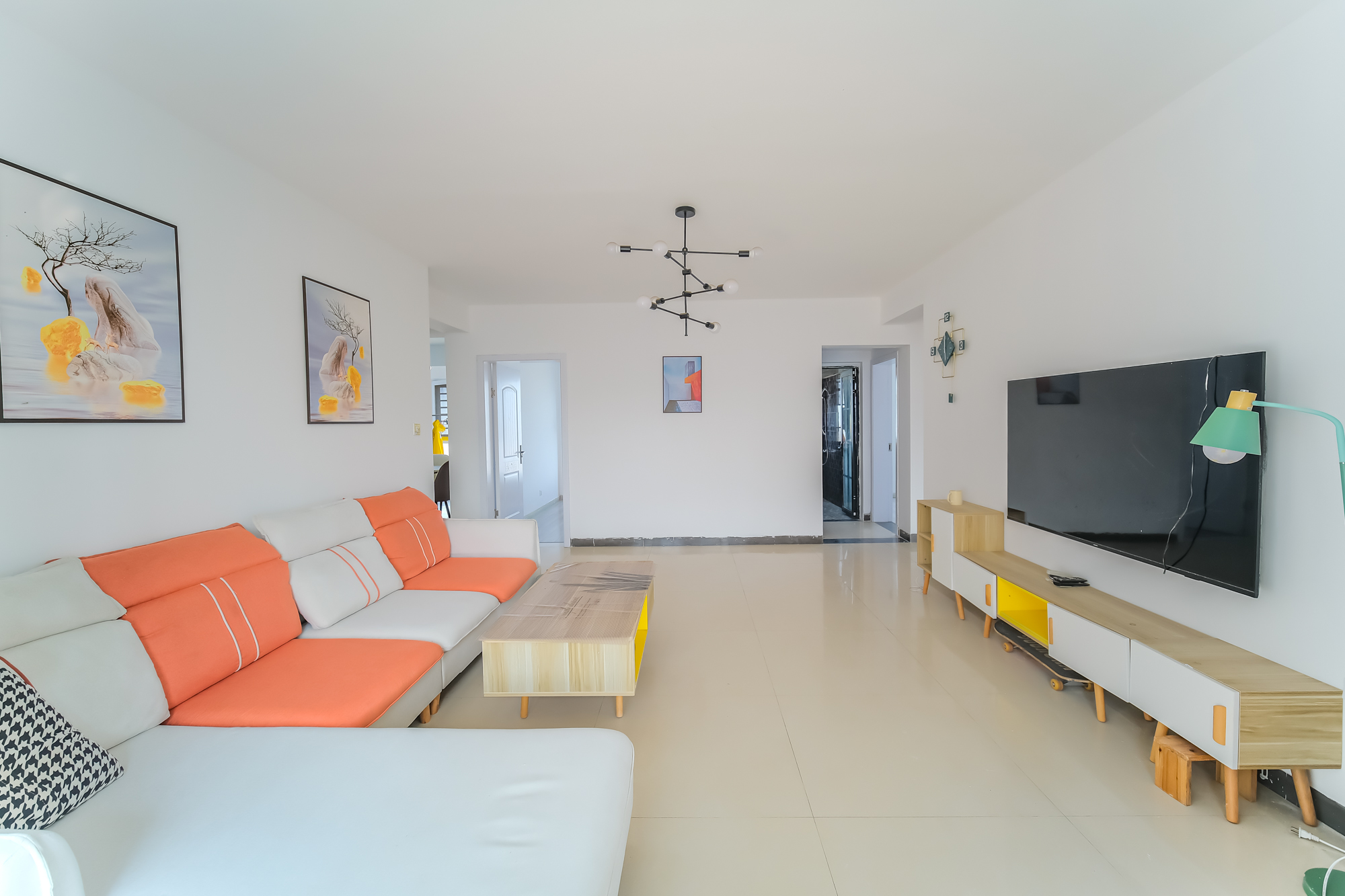 三一街区 3室2厅2卫 80.0万 三一街区 3室2厅2卫 80.0万客厅