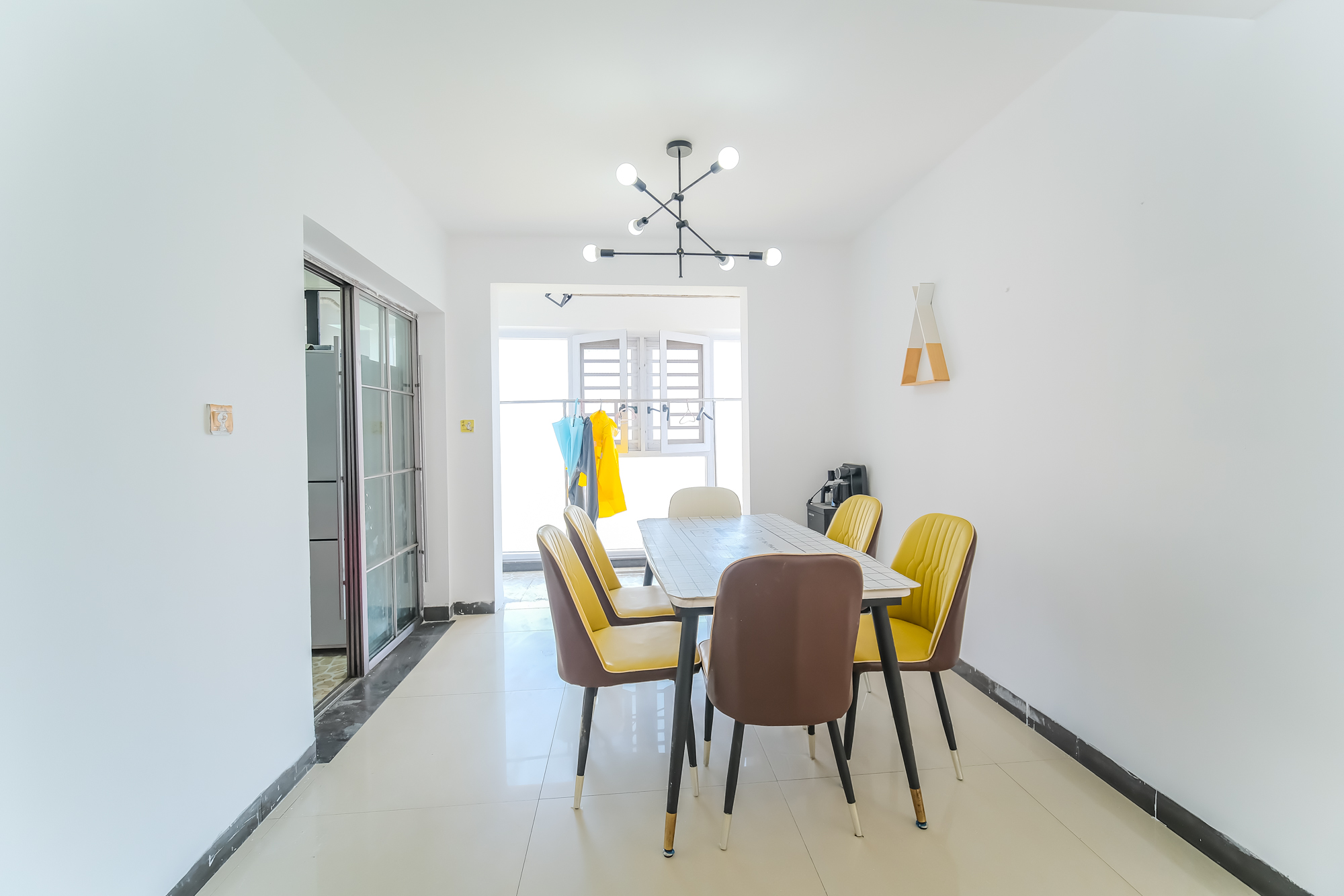 三一街区 3室2厅2卫 80.0万 三一街区 3室2厅2卫 80.0万客厅