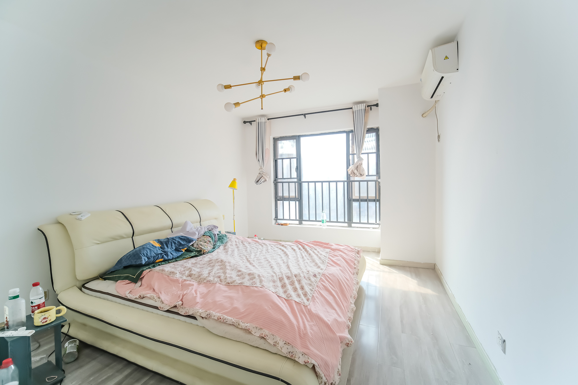 三一街区 3室2厅2卫 80.0万 三一街区 3室2厅2卫 80.0万卧室