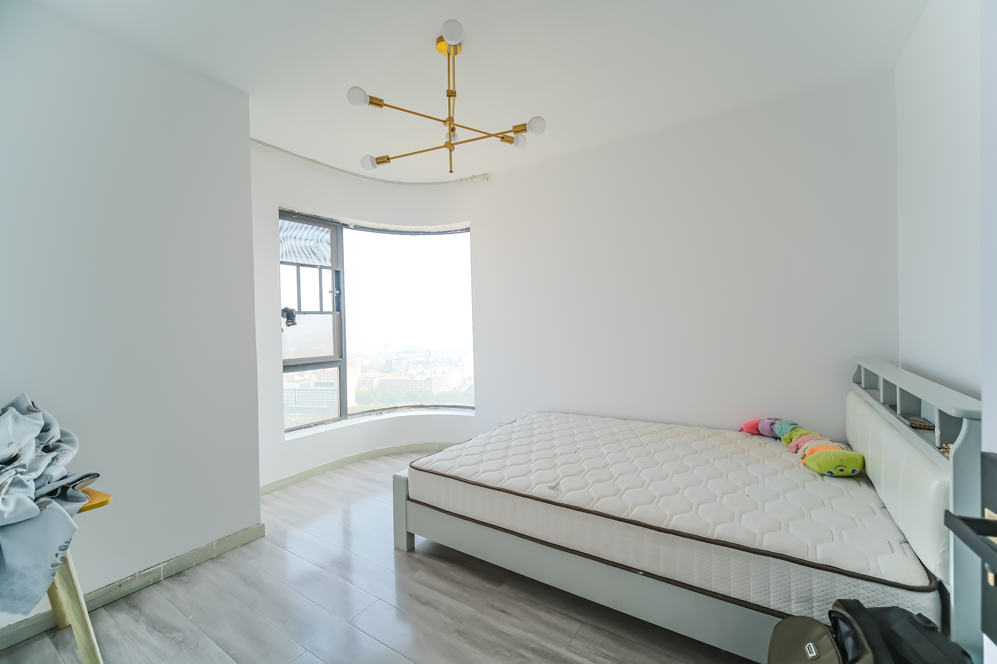 三一街区 3室2厅2卫 80.0万 三一街区 3室2厅2卫 80.0万卧室