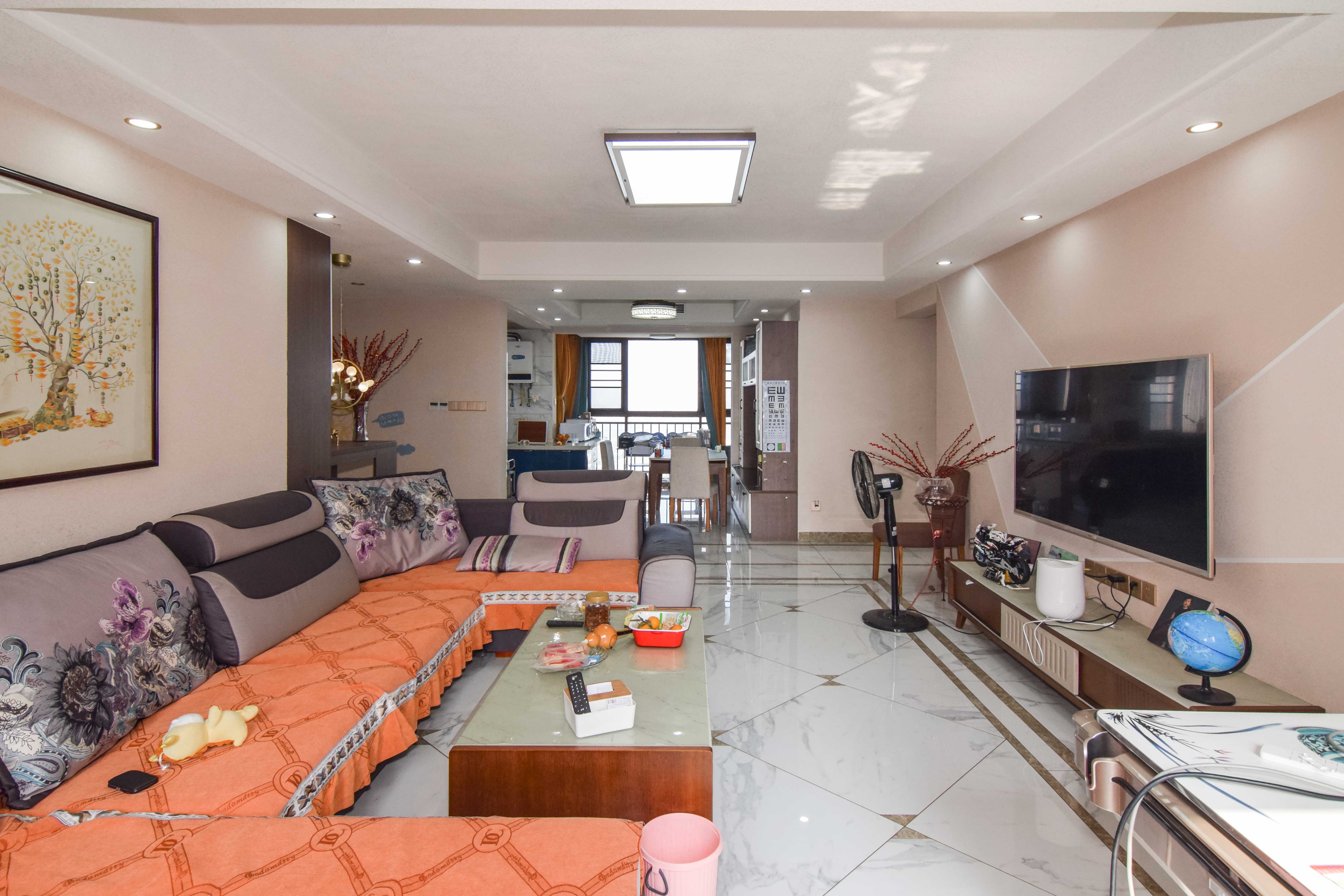 紫鑫御湖湾  4室2厅2卫    129.8万 紫鑫御湖湾  4室2厅2卫    129.8万