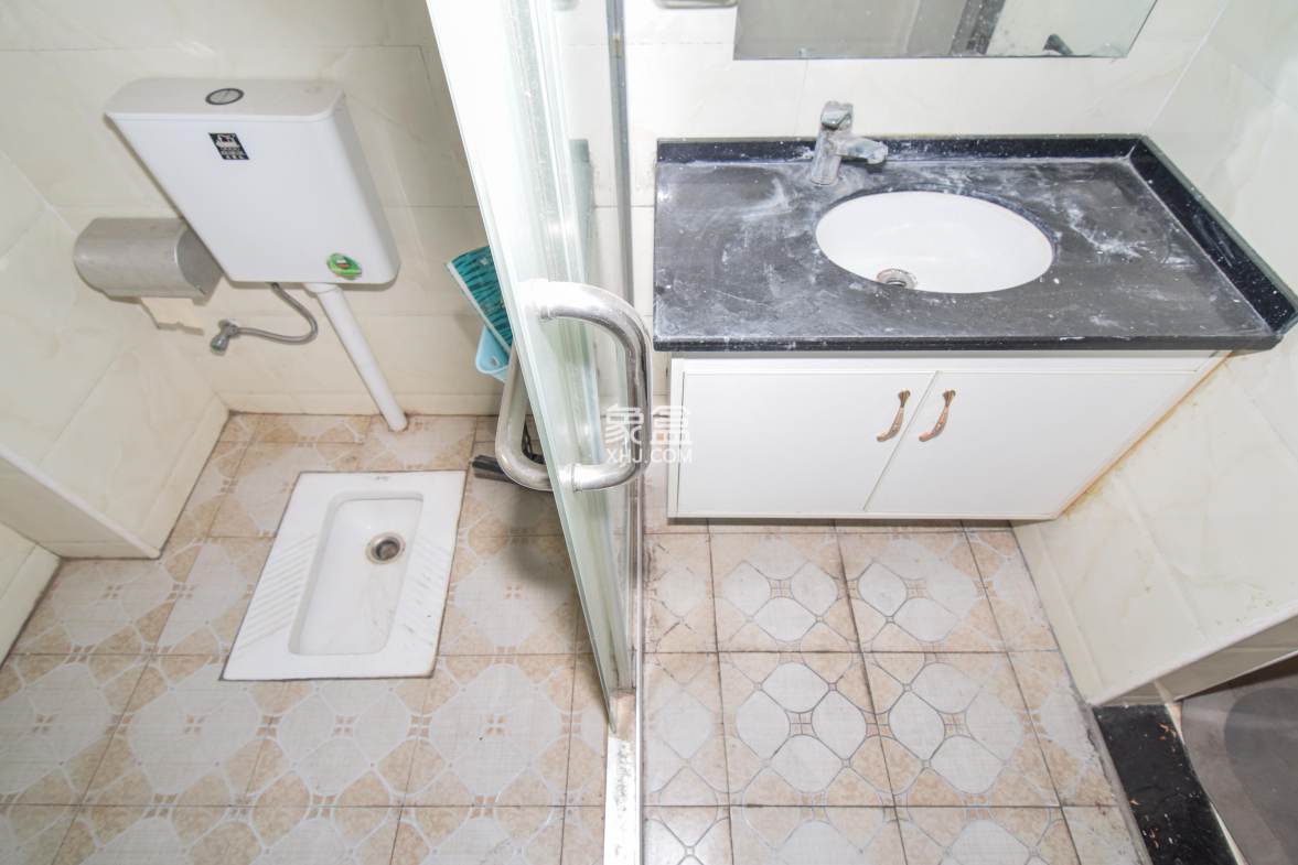 金富星城 3室2厅1卫 58.0万 金富星城 3室2厅1卫 58.0万卫生间