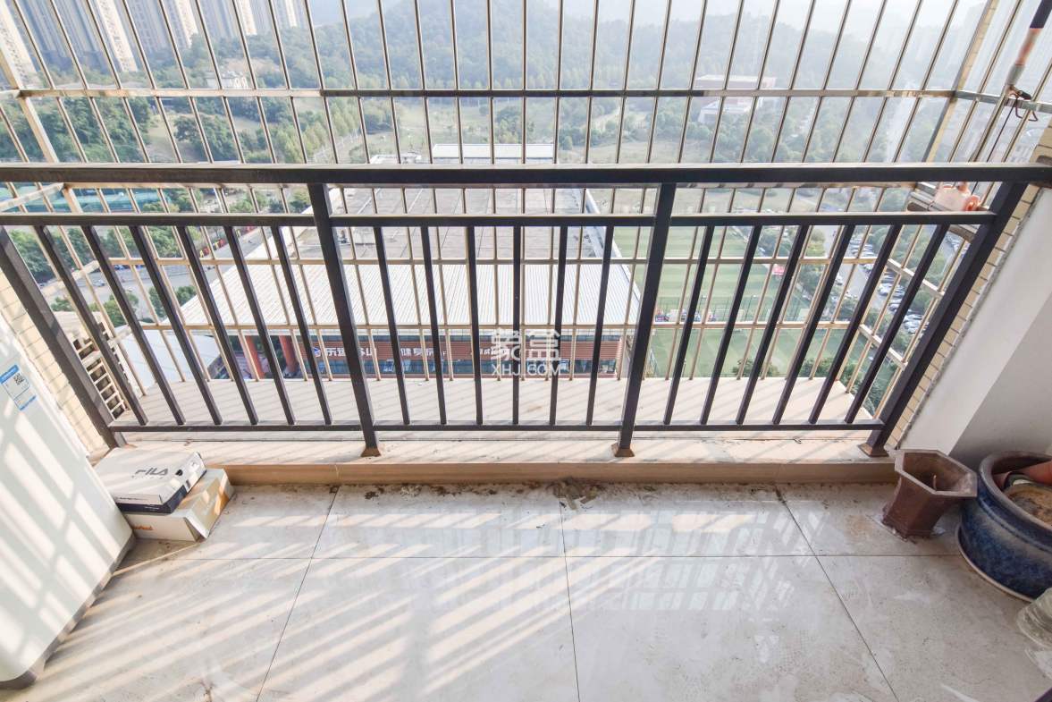 金富星城 3室2厅1卫 58.0万 金富星城 3室2厅1卫 58.0万阳台