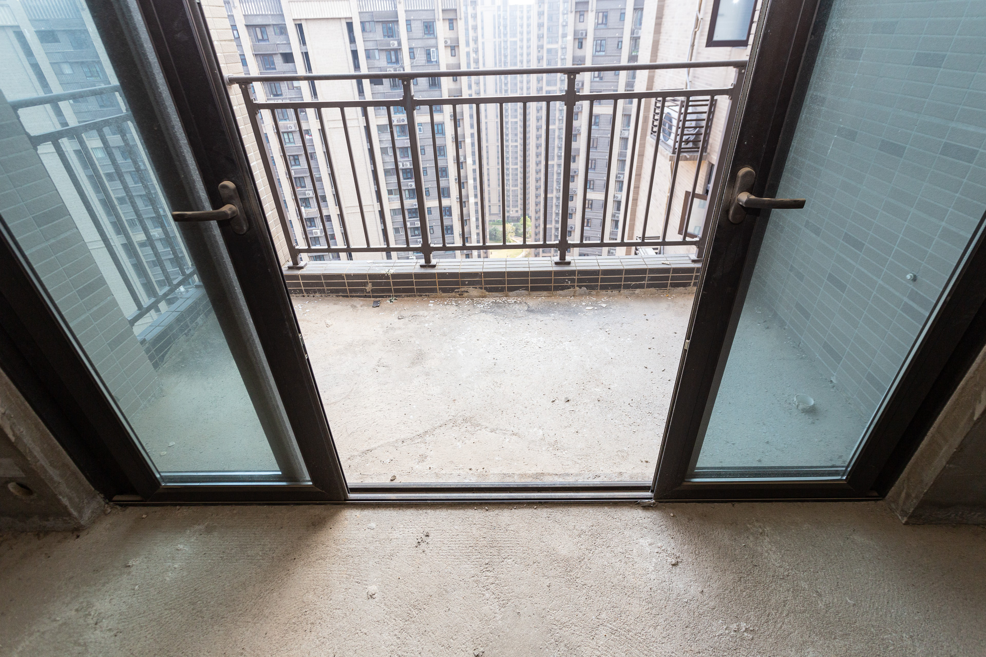 时代倾城三期 4室2厅2卫 81.5万 时代倾城三期 4室2厅2卫 81.5万阳台