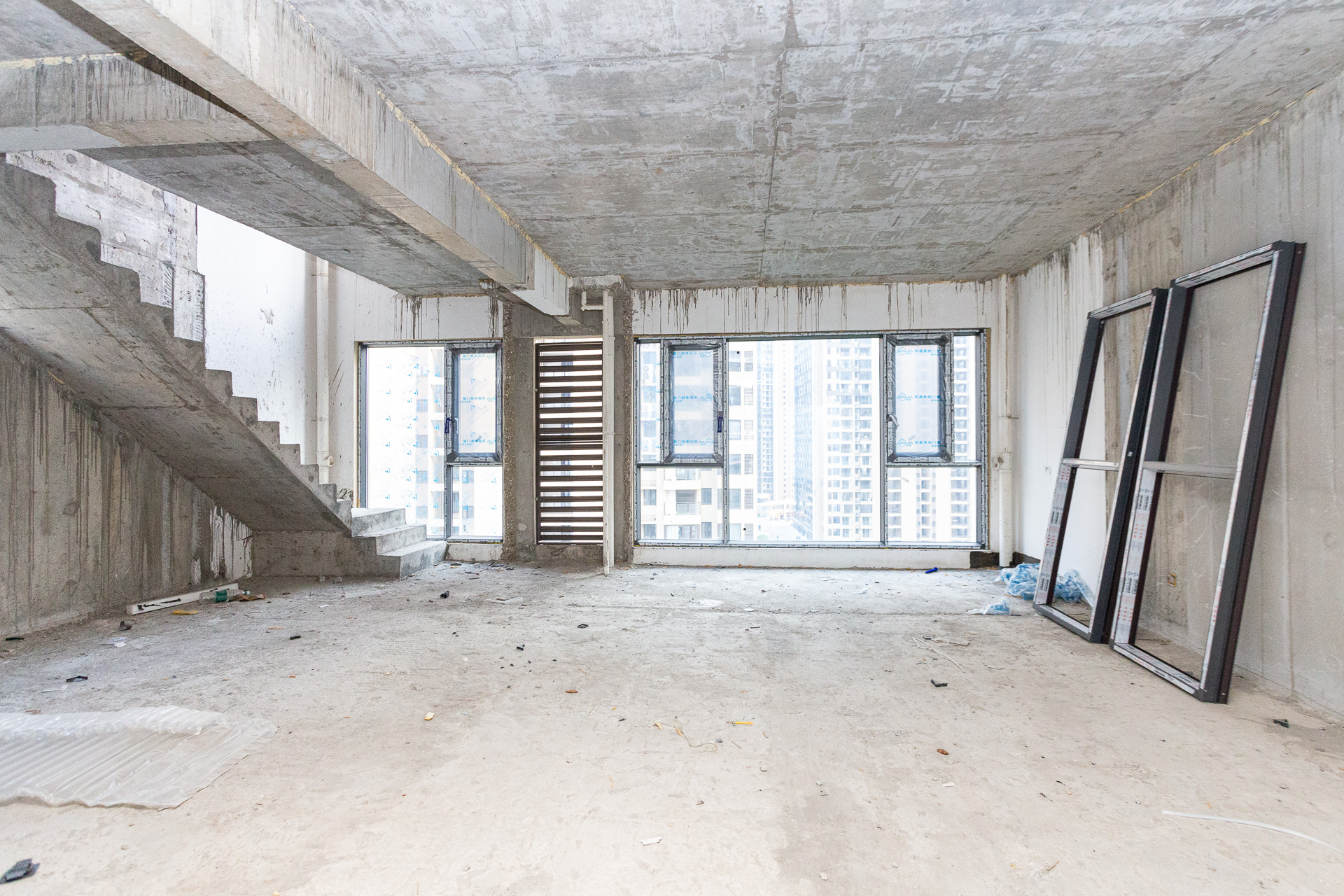 润和湘江天地C区 4室2厅1卫 146.0万 润和湘江天地C区 4室2厅1卫 146.0万客厅