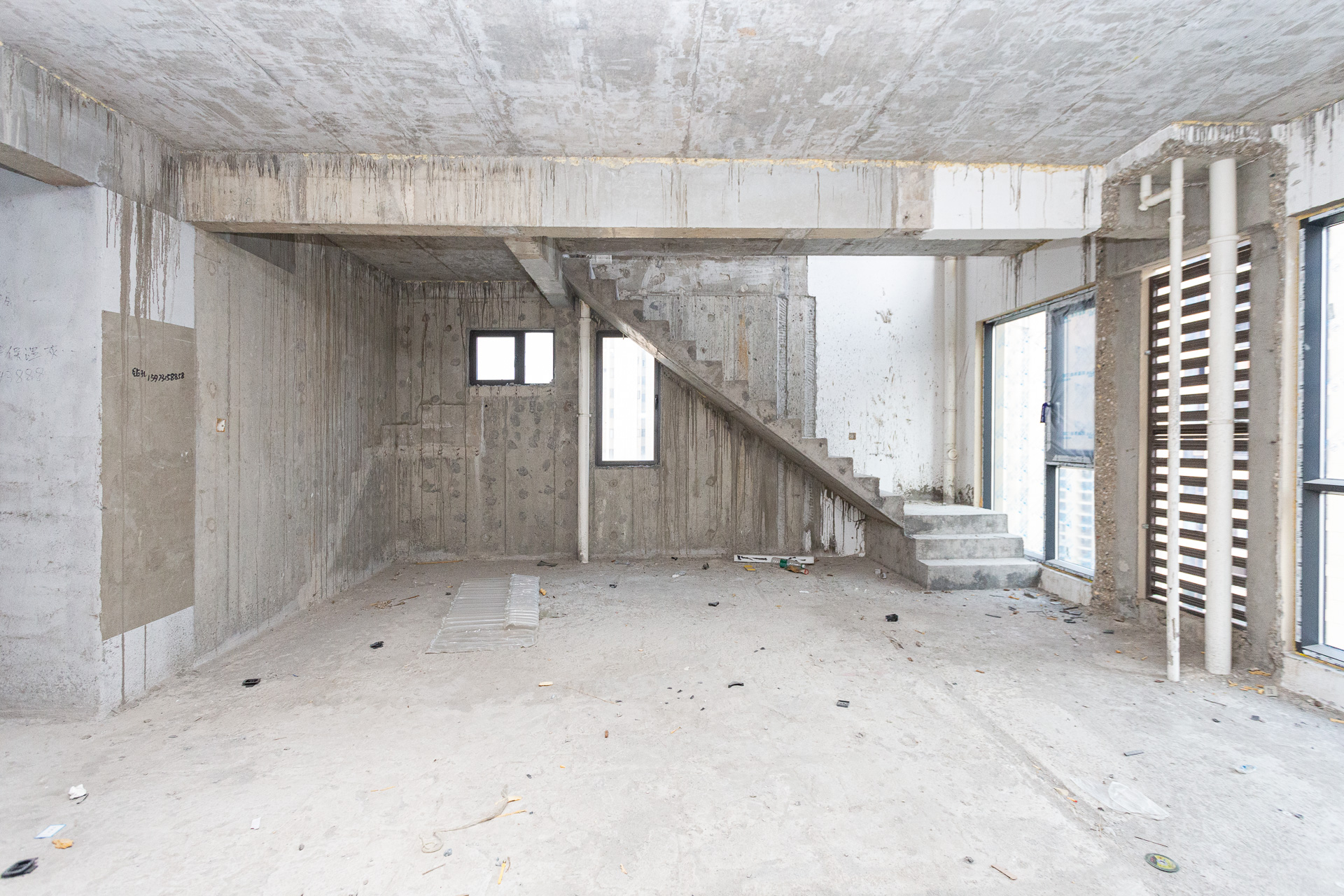 润和湘江天地C区 4室2厅1卫 146.0万 润和湘江天地C区 4室2厅1卫 146.0万客厅