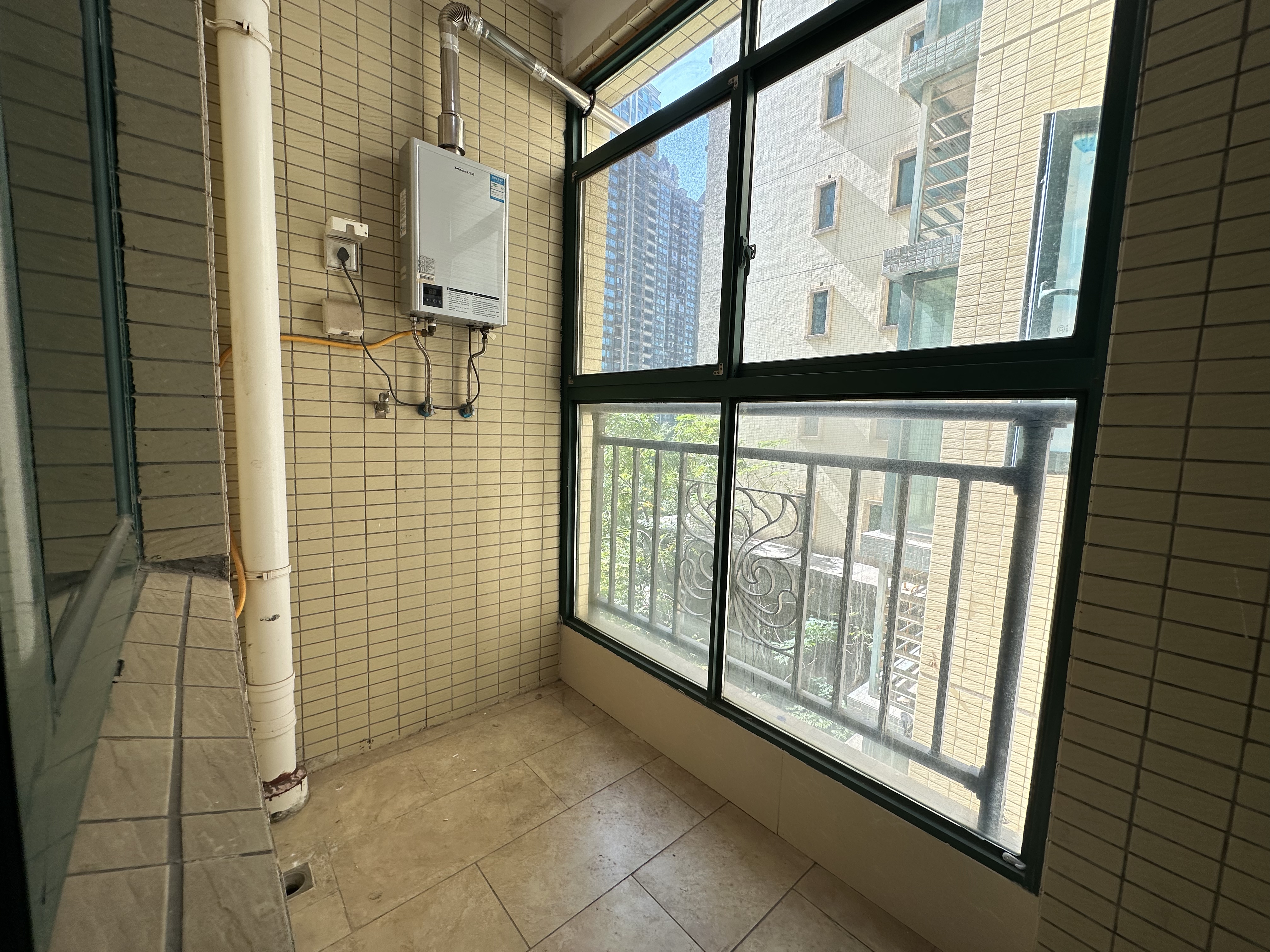 恒大名都  3室2厅1卫   1600.00元/月室内图