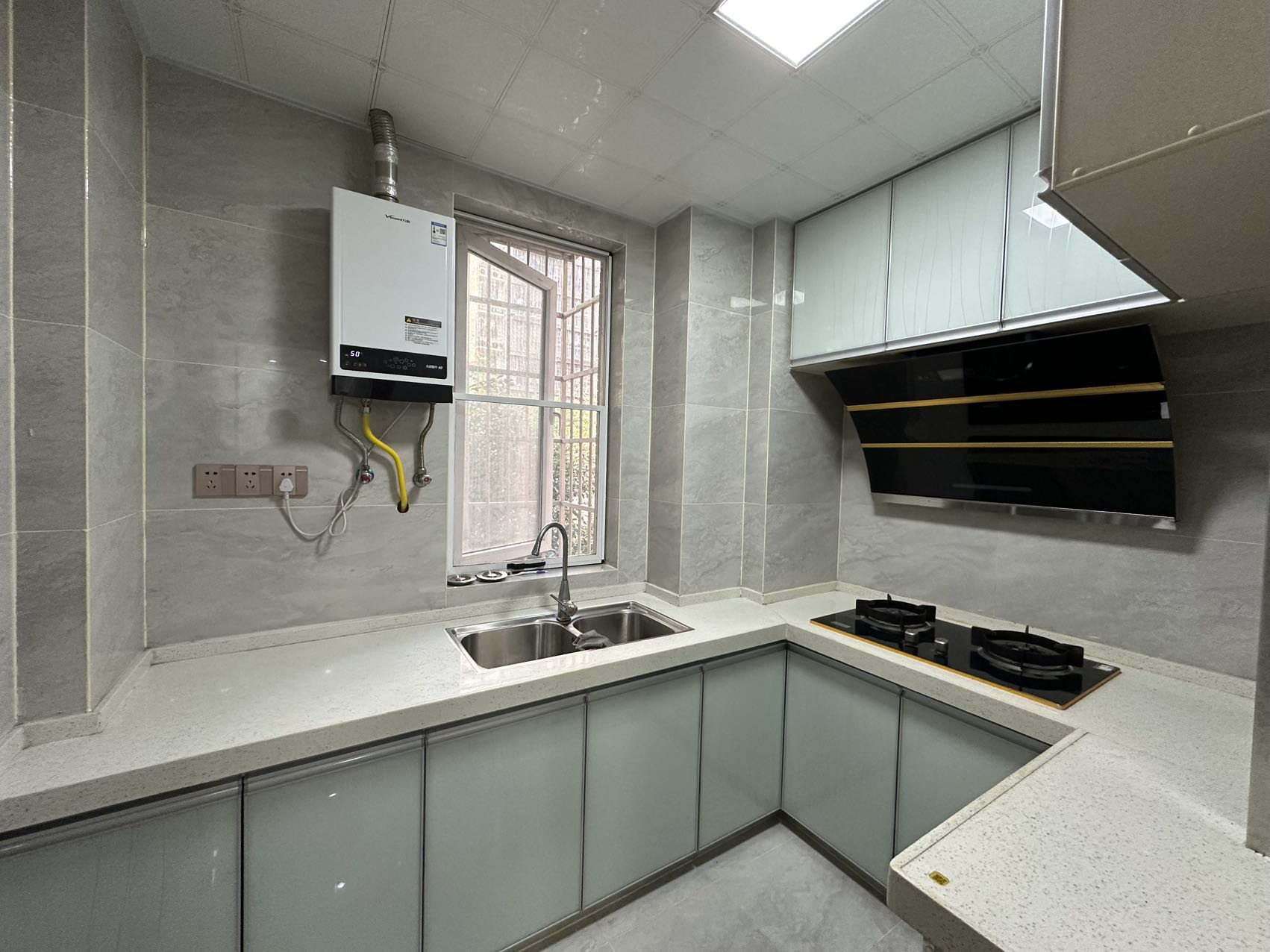 星城新宇桃花苑 1室2厅1卫 2300.0元/月 星城新宇桃花苑 1室2厅1卫 2300.0元/月室内图