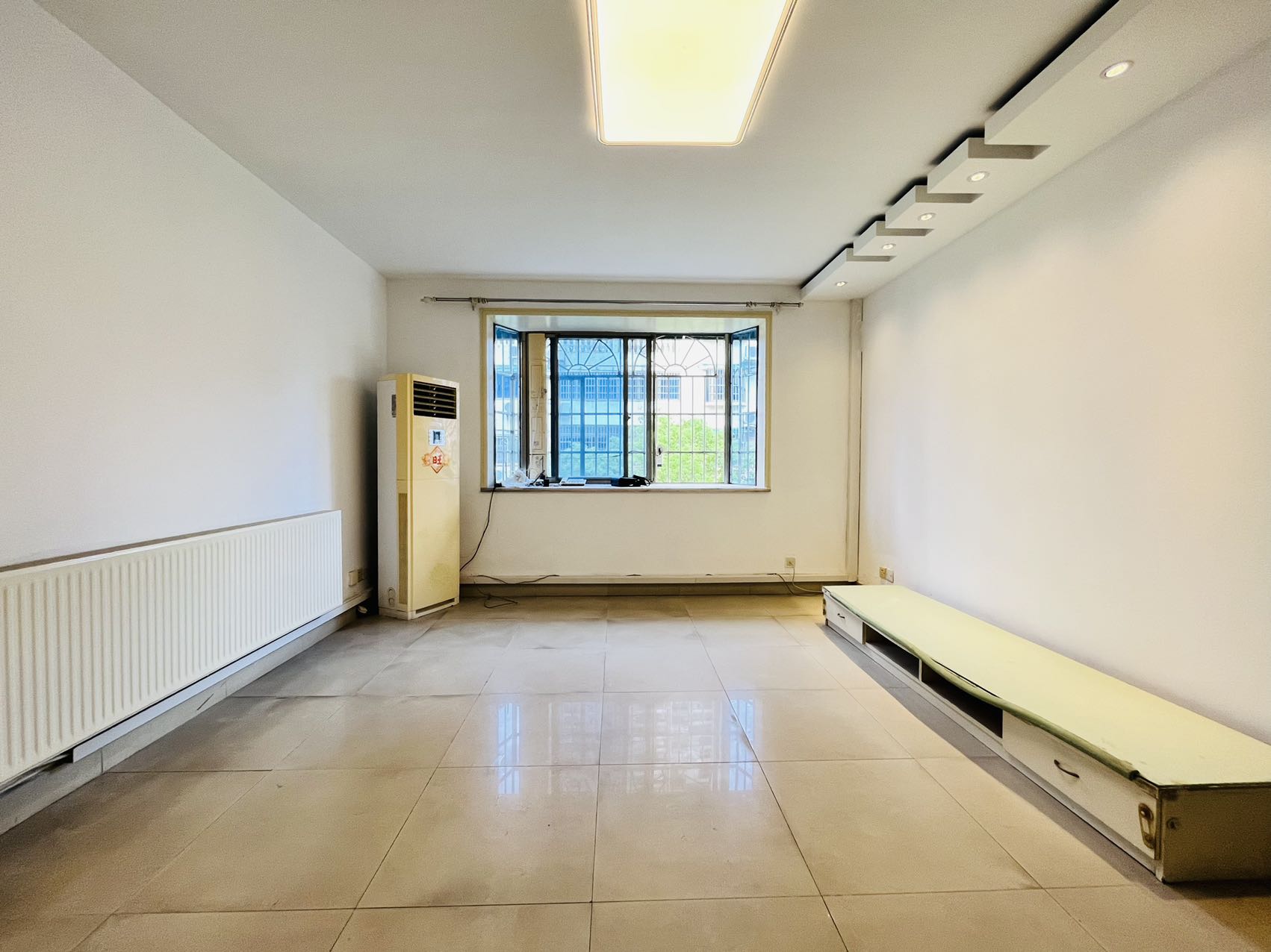 东南明苑 3室2厅2卫 2400.0元/月 东南明苑 3室2厅2卫 2400.0元/月室内图