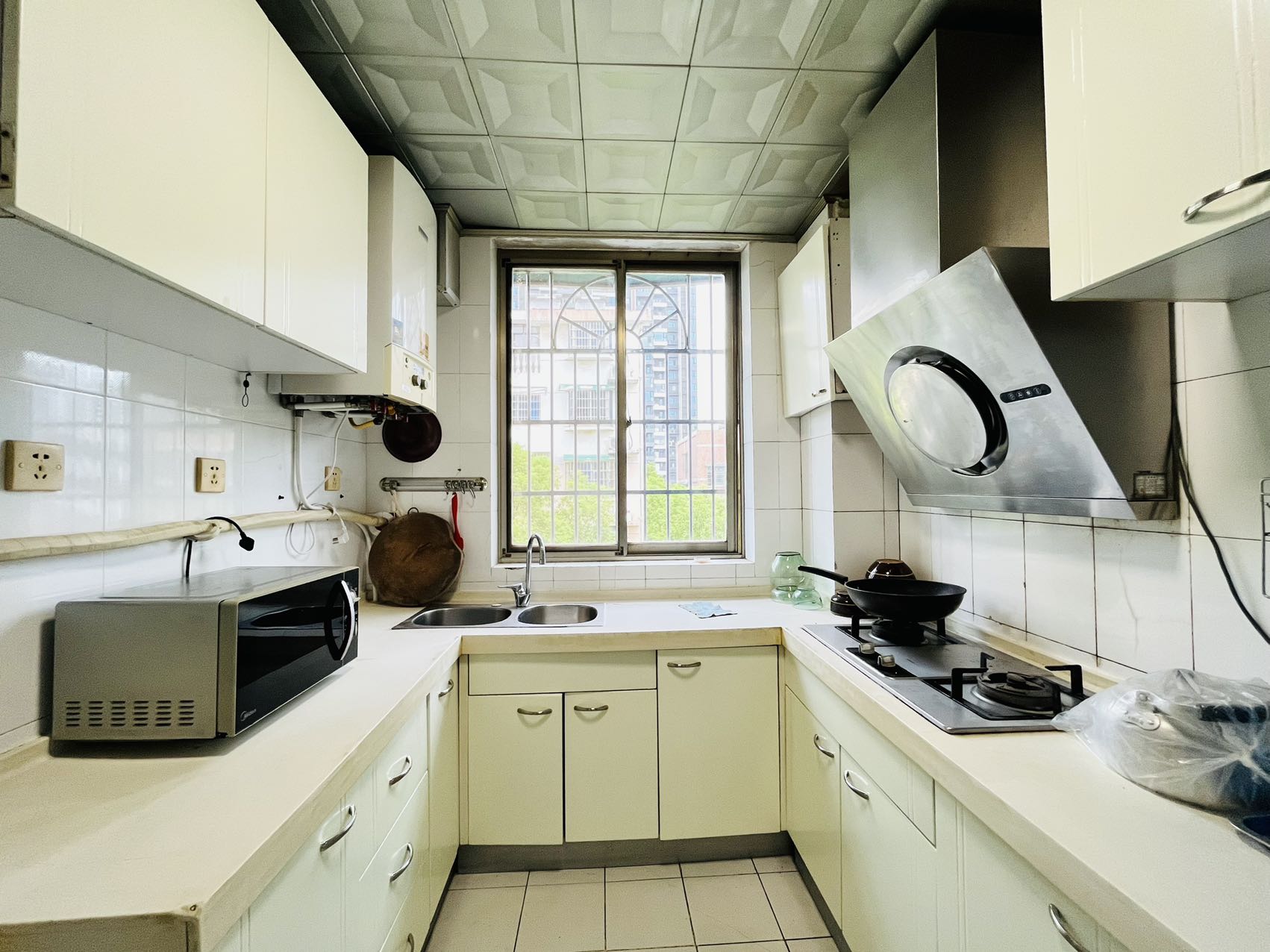 东南明苑 3室2厅2卫 2400.0元/月 东南明苑 3室2厅2卫 2400.0元/月室内图