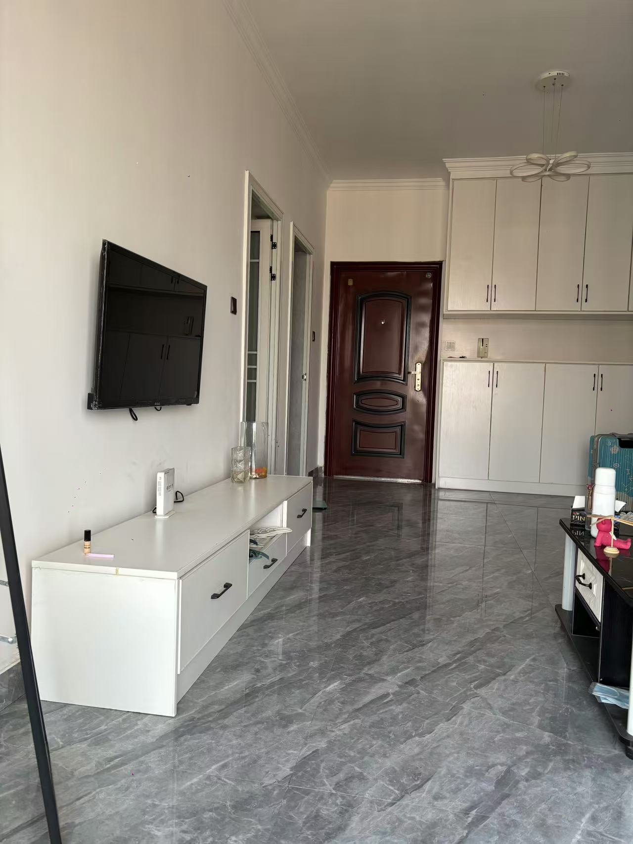 鸿泰国际  1室1厅1卫    1400.0元/月 鸿泰国际  1室1厅1卫    1400.0元/月户型图