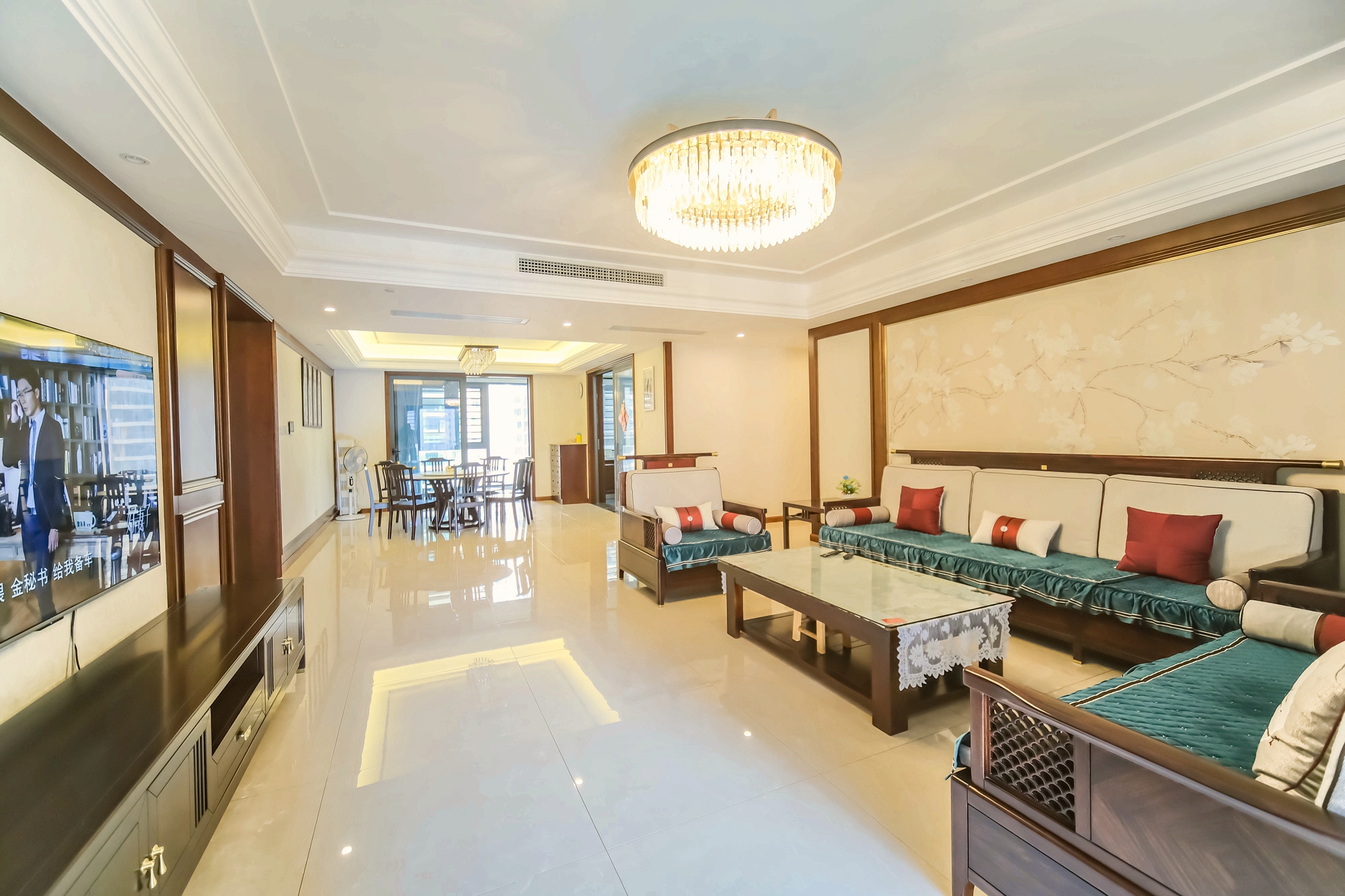 运达锦绣广场 5室2厅3卫 466.0万 运达锦绣广场 5室2厅3卫 466.0万客厅