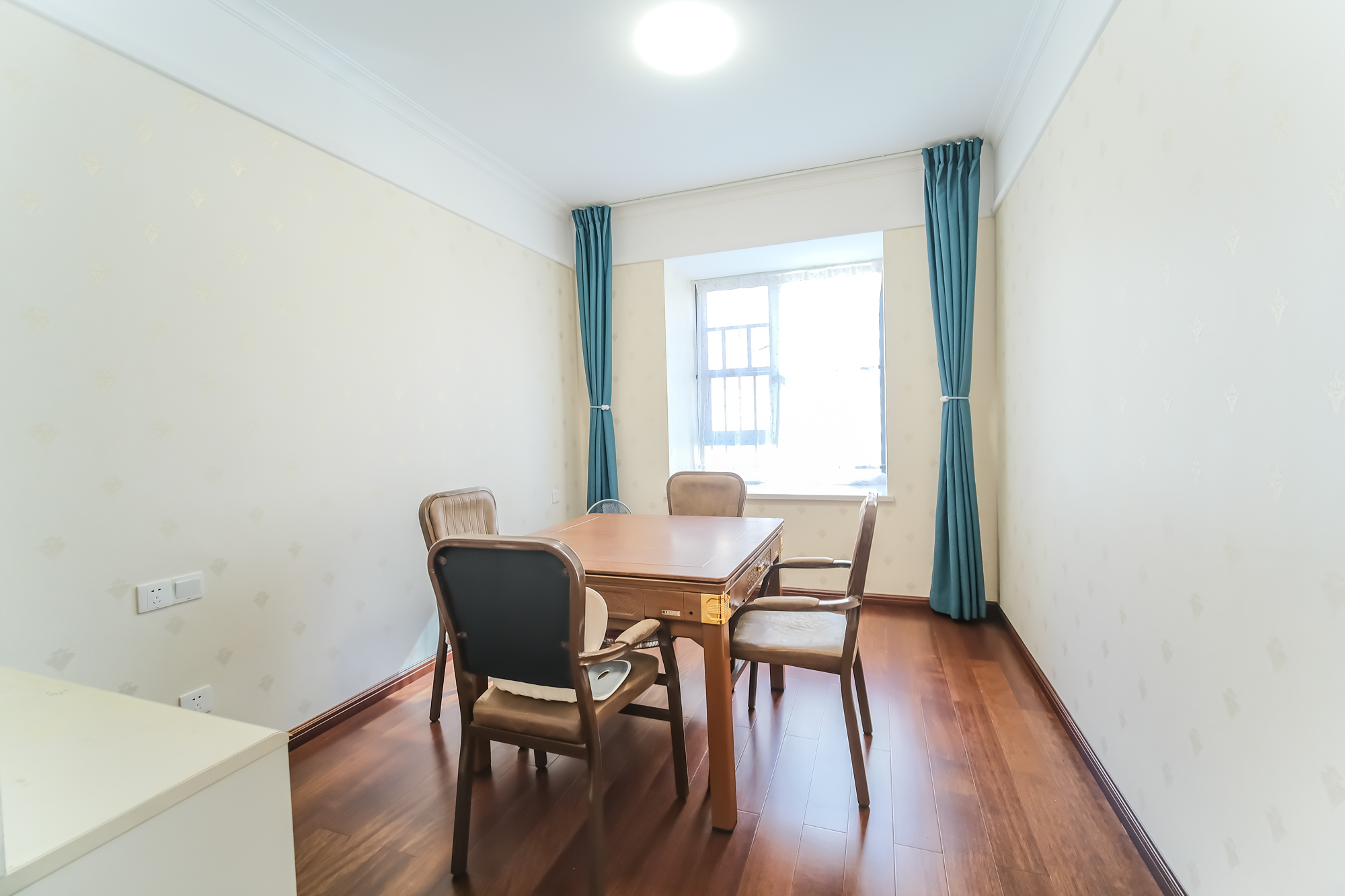 运达锦绣广场 5室2厅3卫 466.0万 运达锦绣广场 5室2厅3卫 466.0万卧室