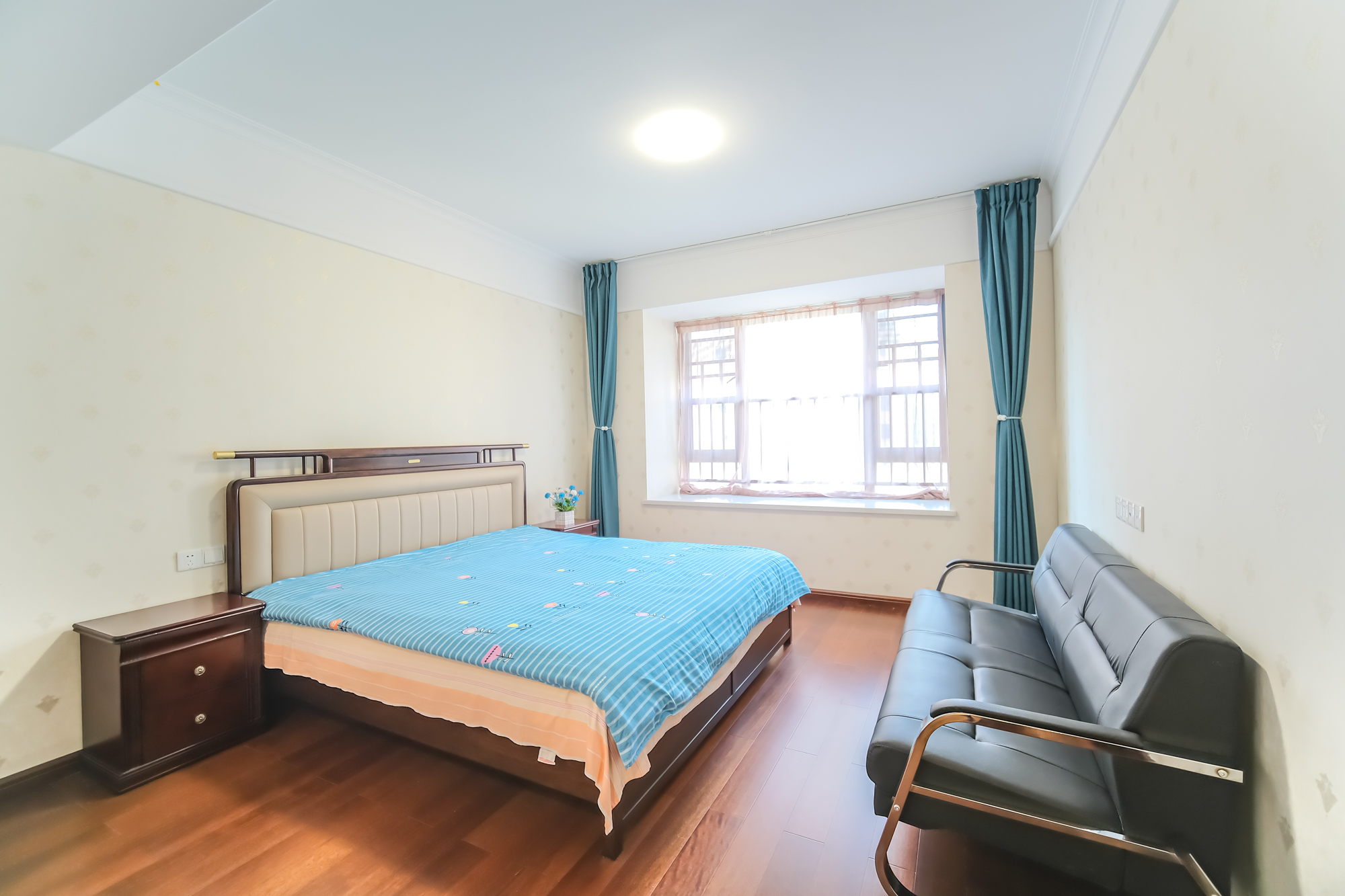 运达锦绣广场 5室2厅3卫 466.0万 运达锦绣广场 5室2厅3卫 466.0万卧室