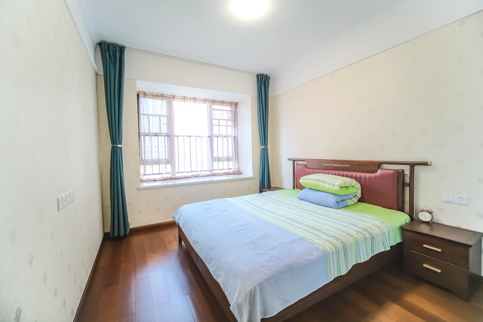 运达锦绣广场 5室2厅3卫 466.0万 运达锦绣广场 5室2厅3卫 466.0万卧室