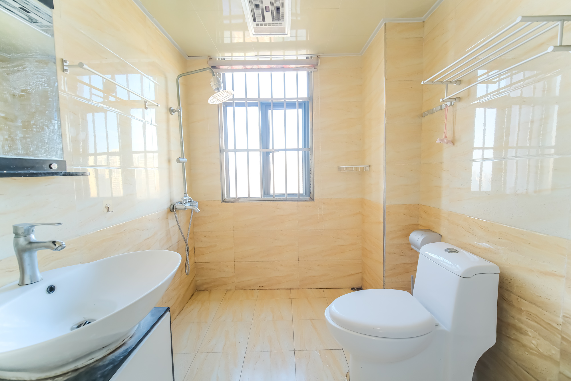 好望谷 3室2厅1卫 85.0万 好望谷 3室2厅1卫 85.0万卫生间