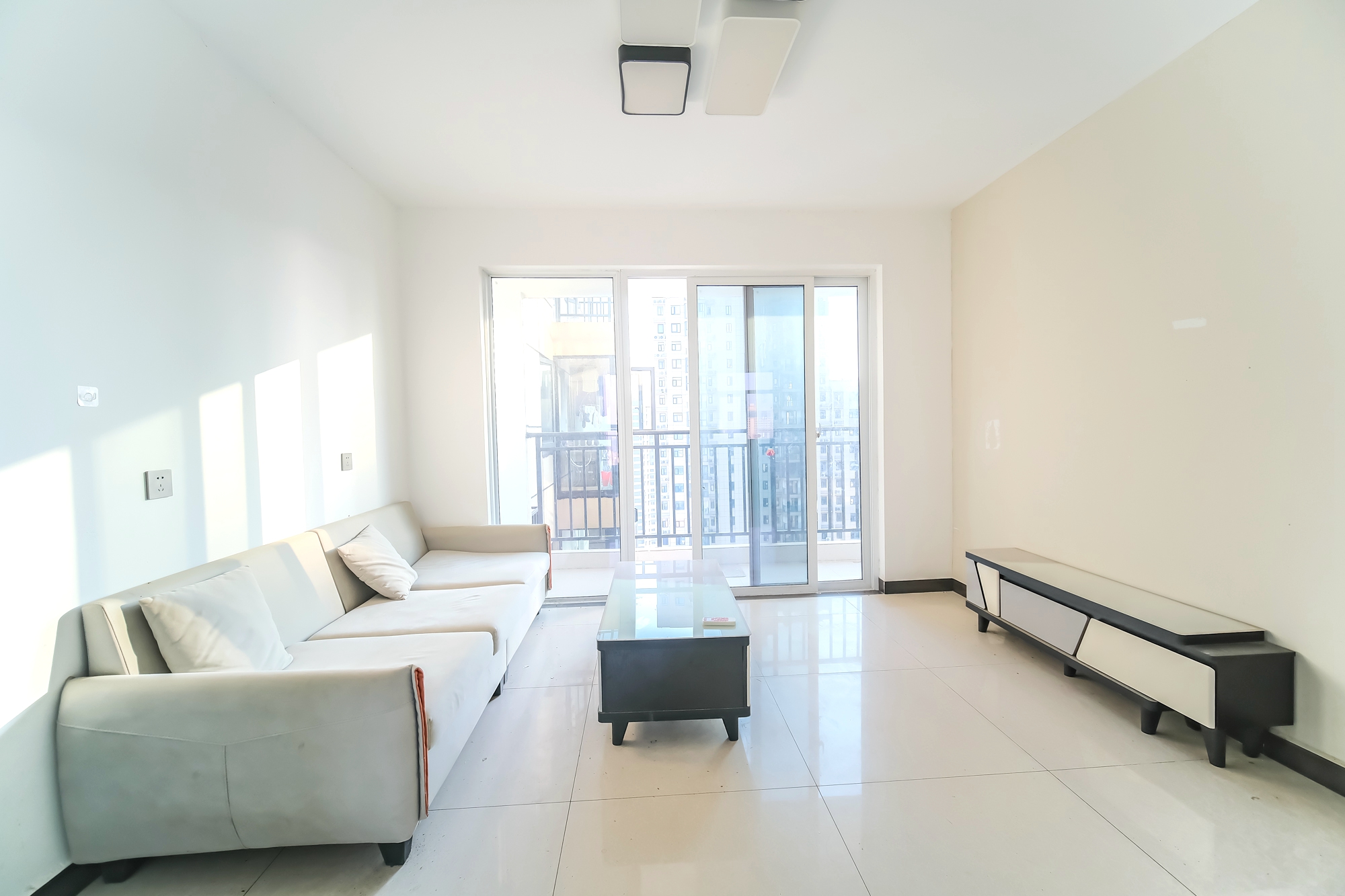 和悦城(蟠龙景苑) 3室2厅2卫 68.0万 和悦城(蟠龙景苑) 3室2厅2卫 68.0万客厅