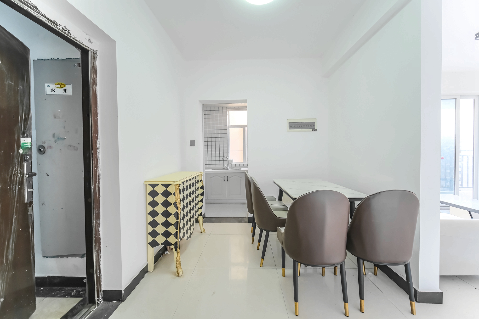 和悦城(蟠龙景苑) 3室2厅2卫 68.0万 和悦城(蟠龙景苑) 3室2厅2卫 68.0万客厅