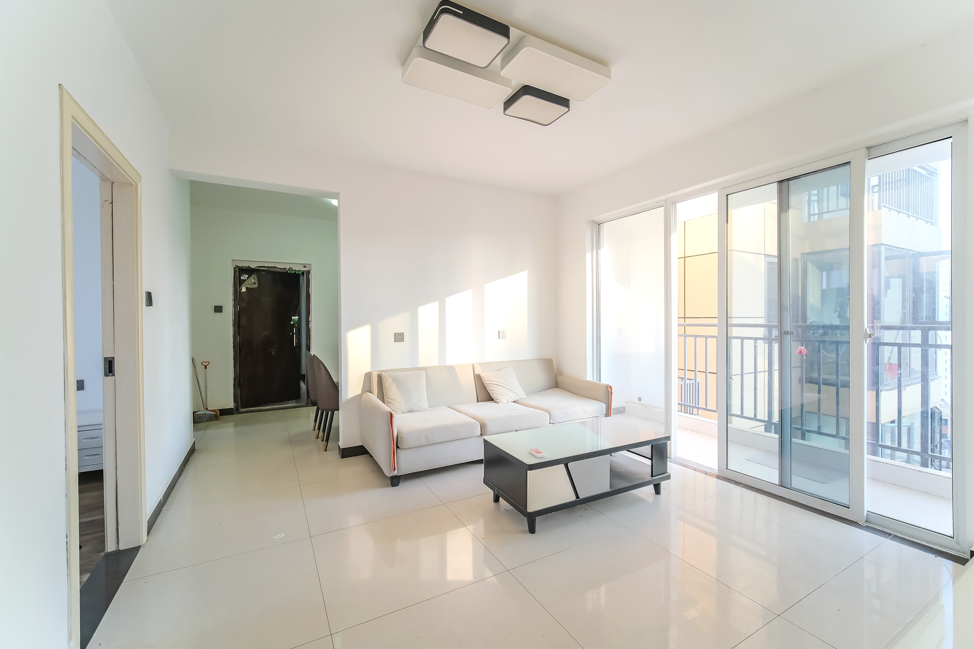 和悦城(蟠龙景苑) 3室2厅2卫 68.0万 和悦城(蟠龙景苑) 3室2厅2卫 68.0万客厅