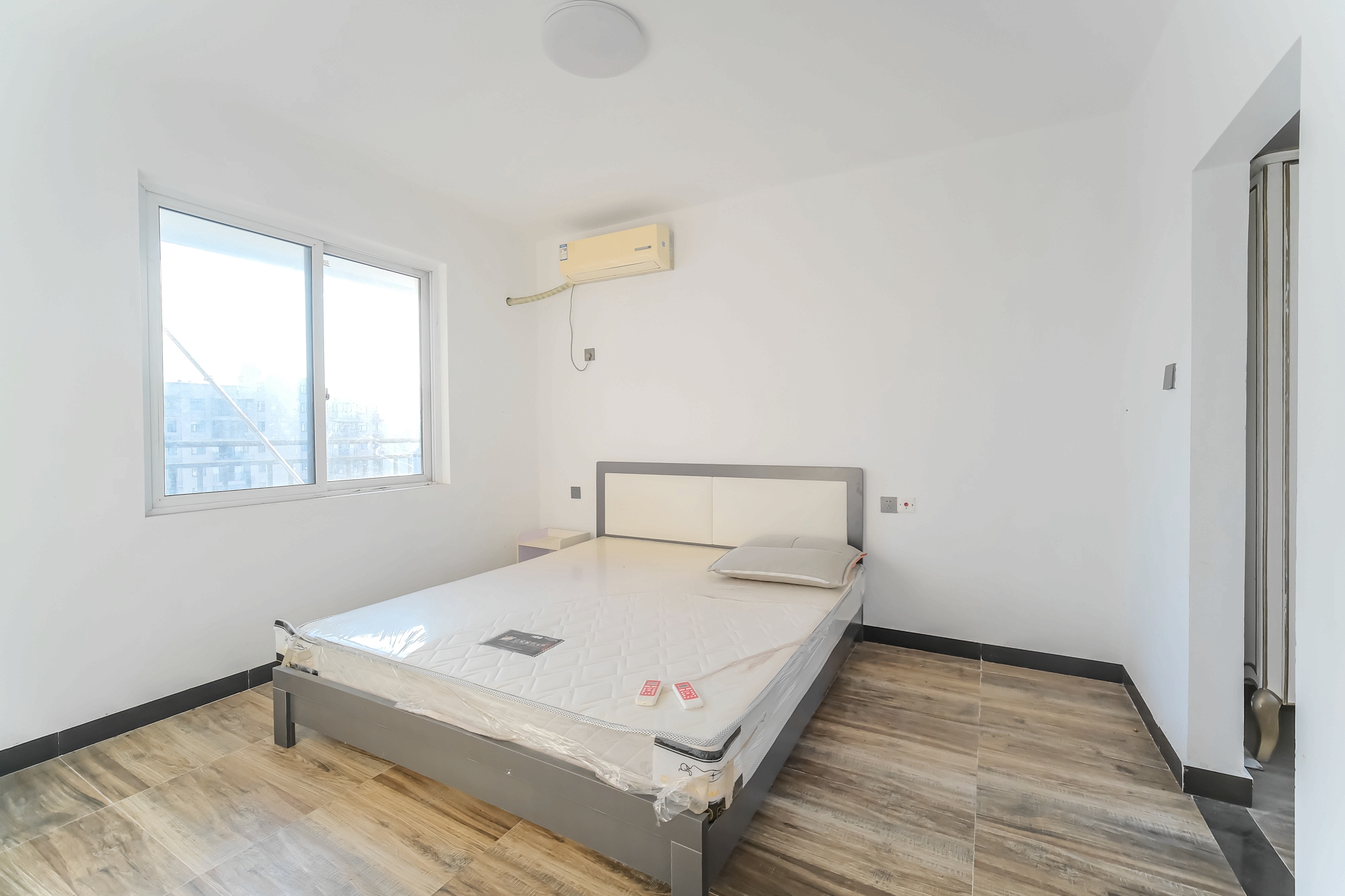 和悦城(蟠龙景苑) 3室2厅2卫 68.0万 和悦城(蟠龙景苑) 3室2厅2卫 68.0万卧室