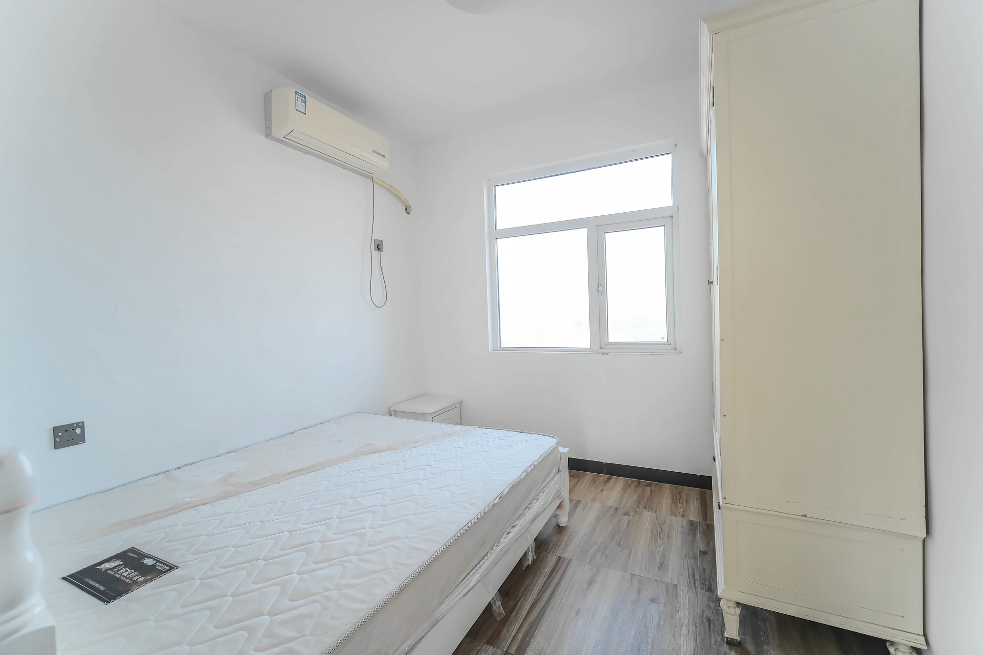 和悦城(蟠龙景苑) 3室2厅2卫 68.0万 和悦城(蟠龙景苑) 3室2厅2卫 68.0万卧室