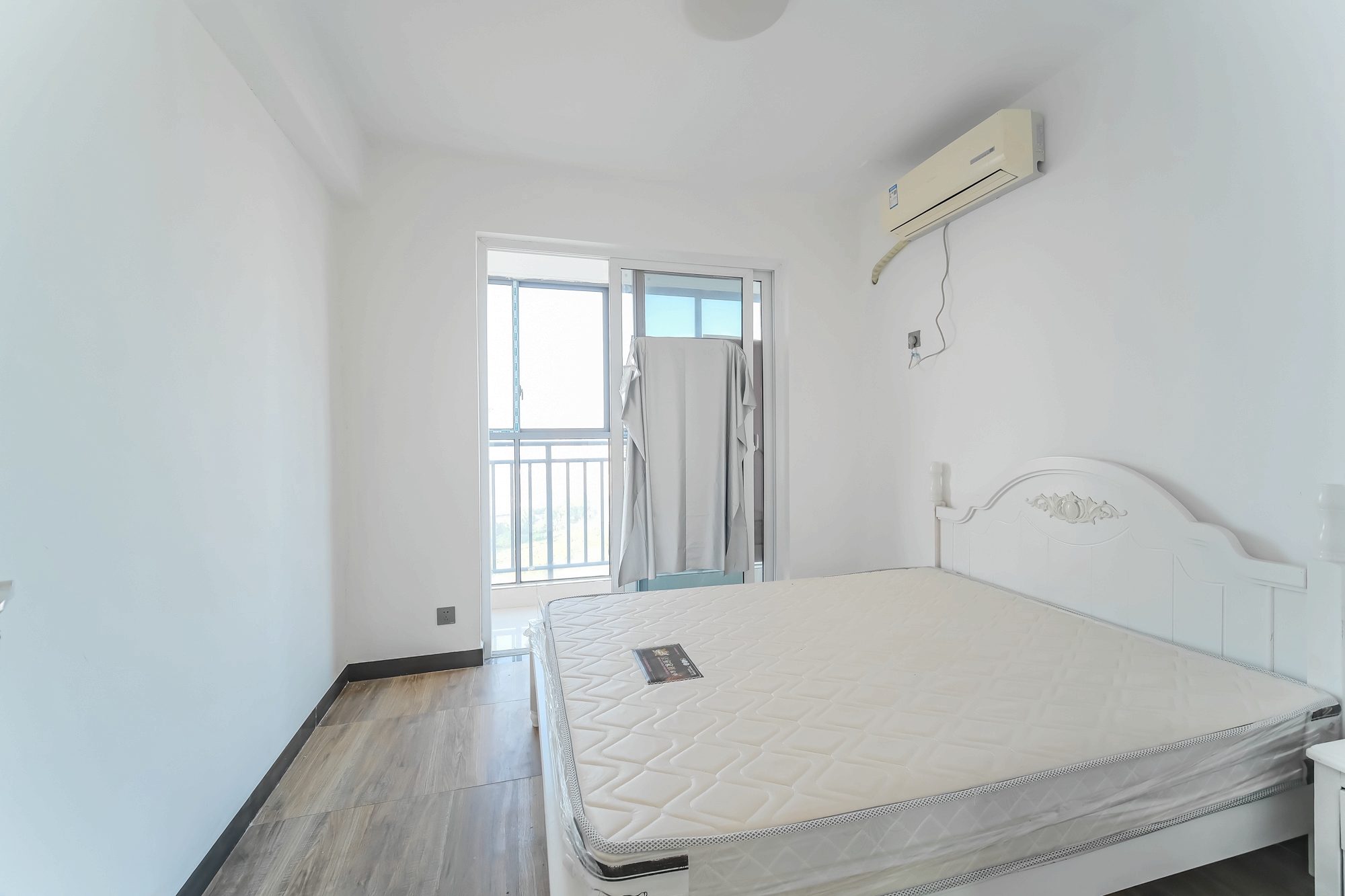 和悦城(蟠龙景苑) 3室2厅2卫 68.0万 和悦城(蟠龙景苑) 3室2厅2卫 68.0万卧室