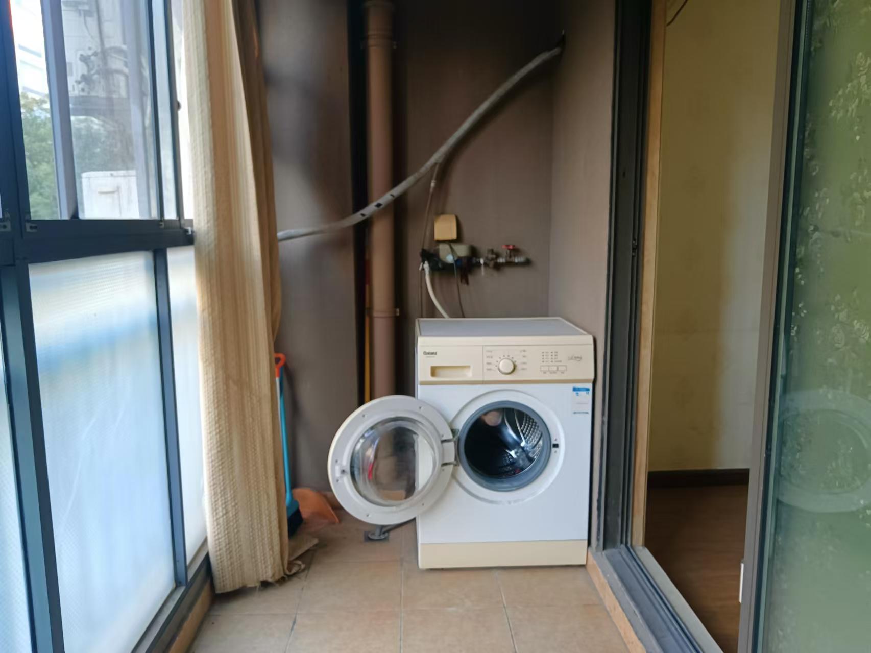 花漾年华（桂花园）  1室1厅1卫    1200.0元/月室内图