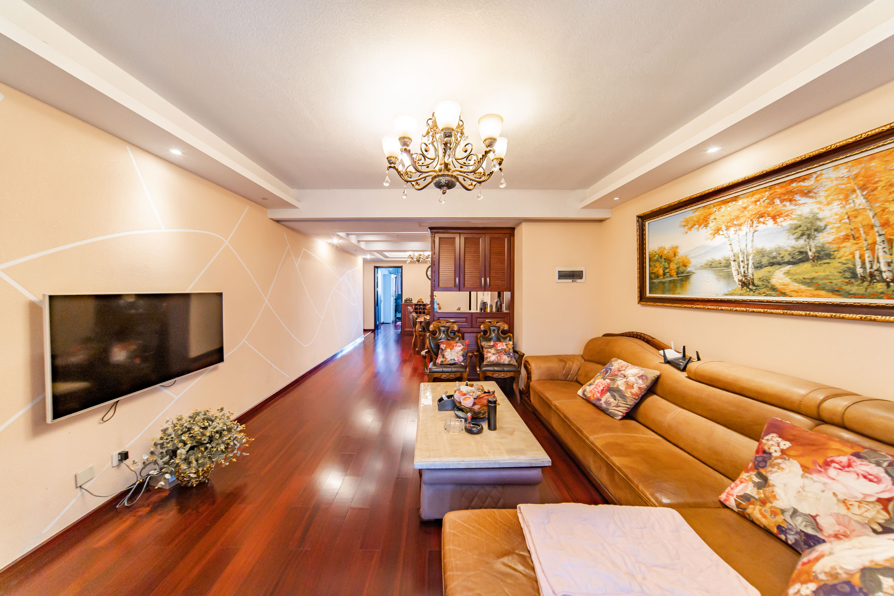 阳光100三期  3室2厅2卫    118.0万 阳光100三期  3室2厅2卫    118.0万客厅