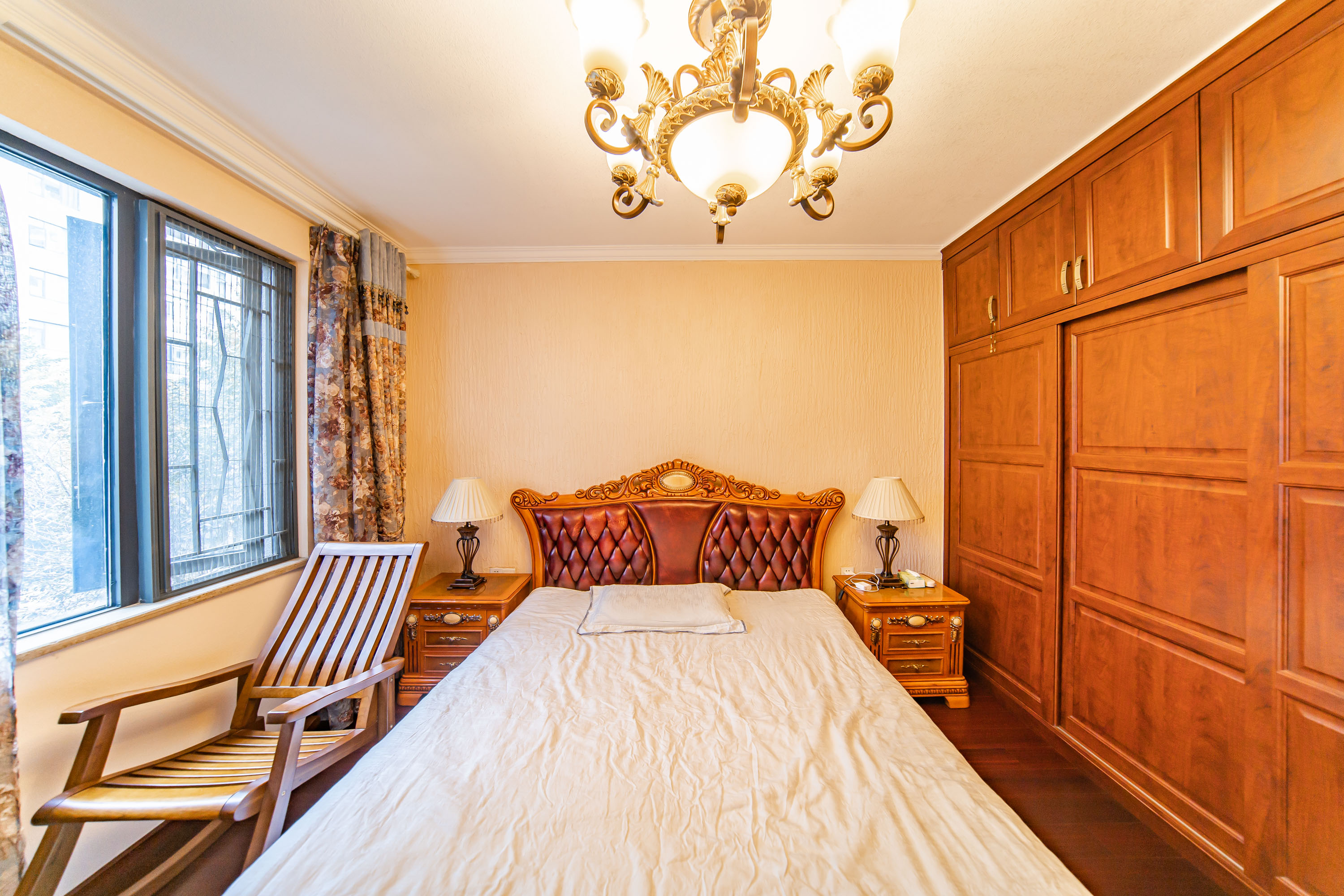 阳光100三期  3室2厅2卫    118.0万 阳光100三期  3室2厅2卫    118.0万卧室