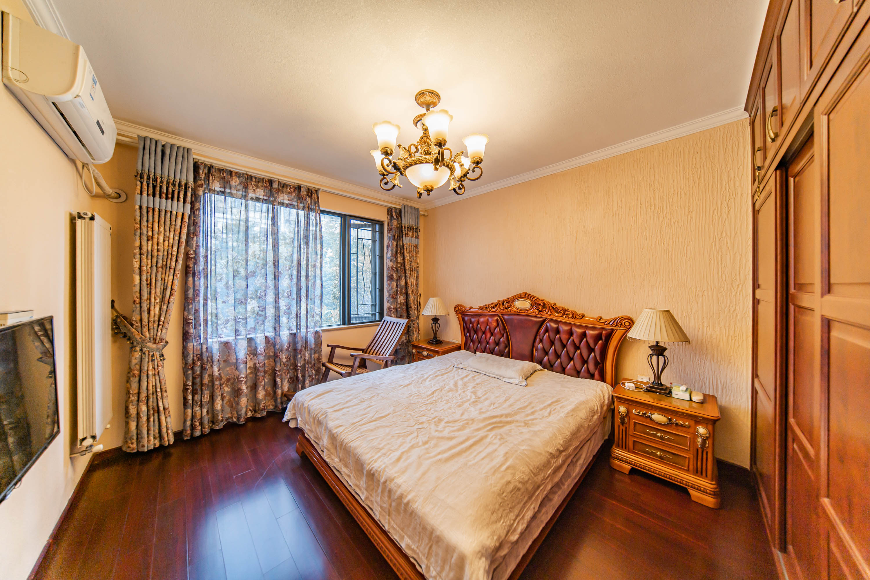 阳光100三期  3室2厅2卫    118.0万 阳光100三期  3室2厅2卫    118.0万卧室